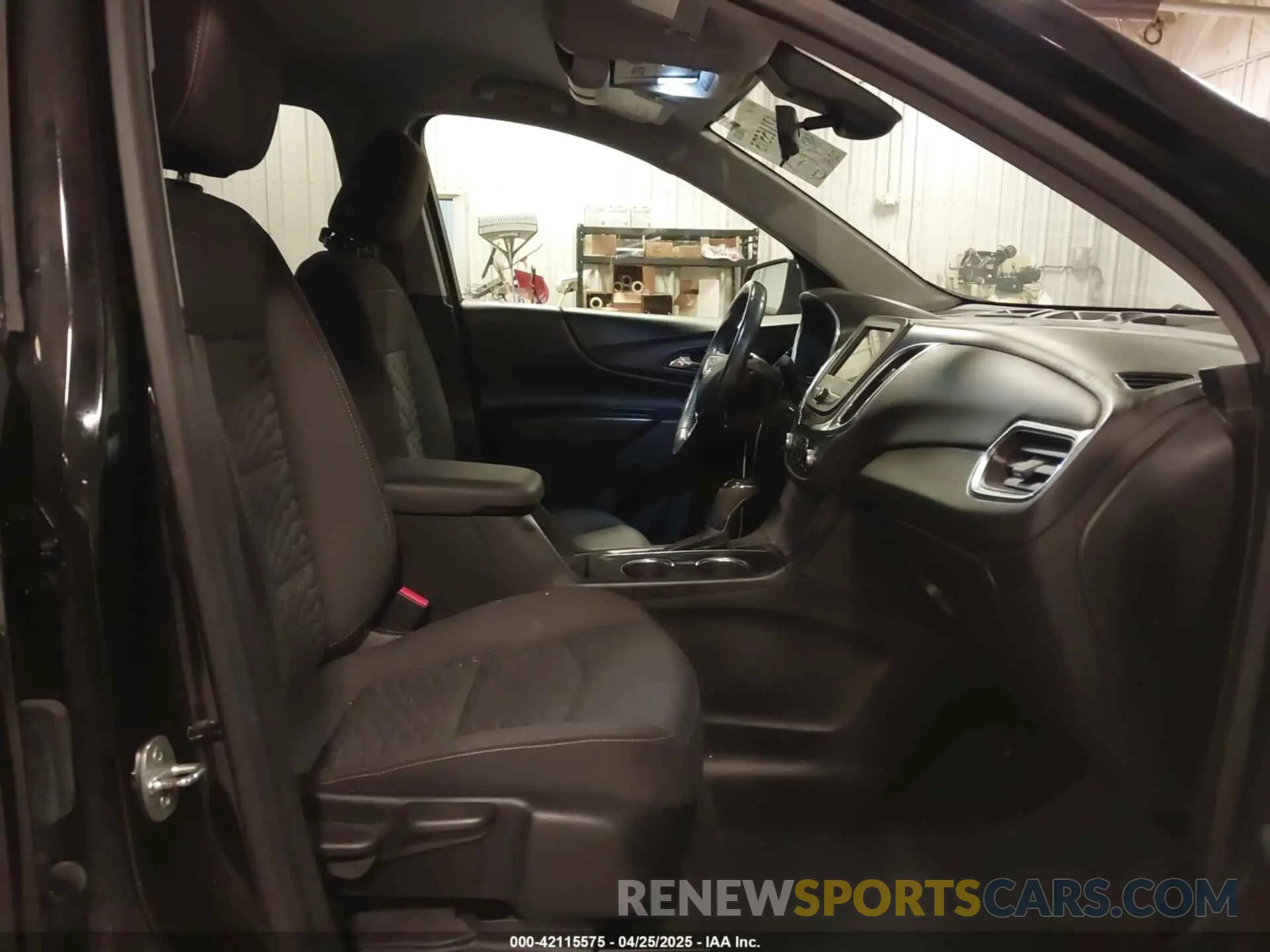 5 Photograph of a damaged car 2GNAXUEV9L6283724 CHEVROLET EQUINOX 2020
