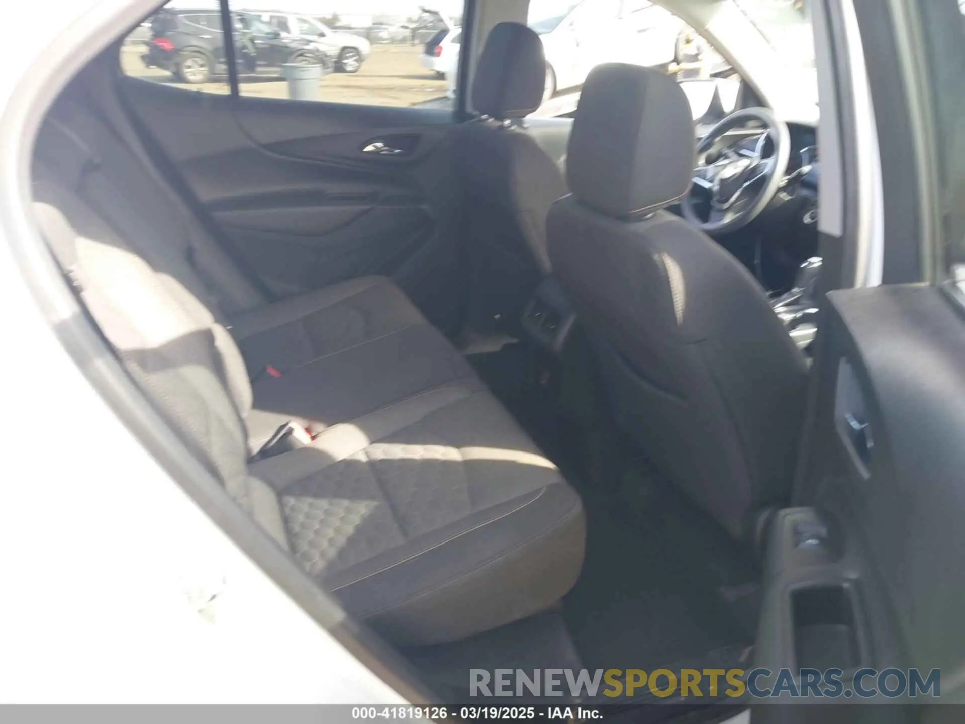 8 Photograph of a damaged car 2GNAXUEVXL6117227 CHEVROLET EQUINOX 2020