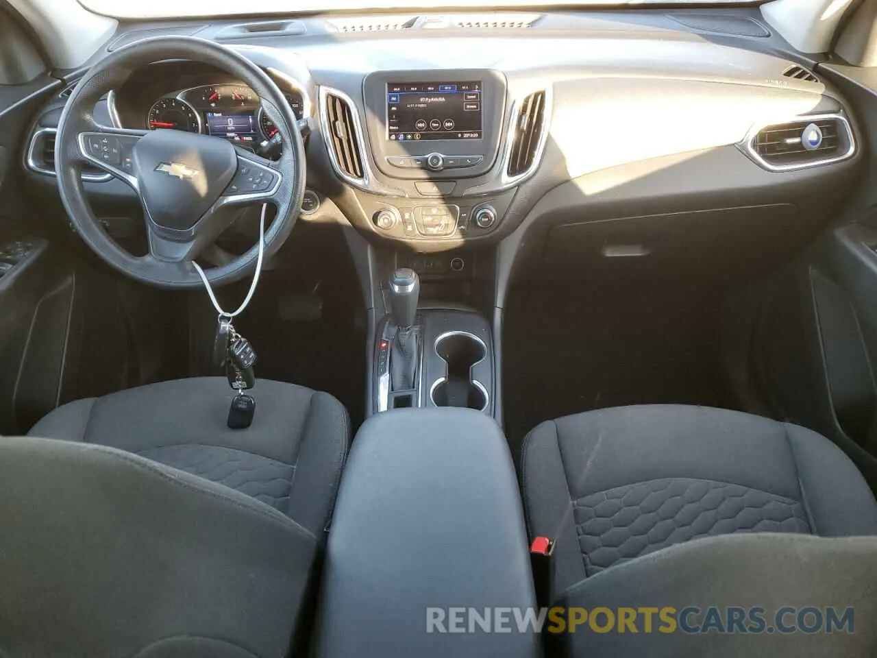 8 Photograph of a damaged car 2GNAXUEVXL6124128 CHEVROLET EQUINOX 2020