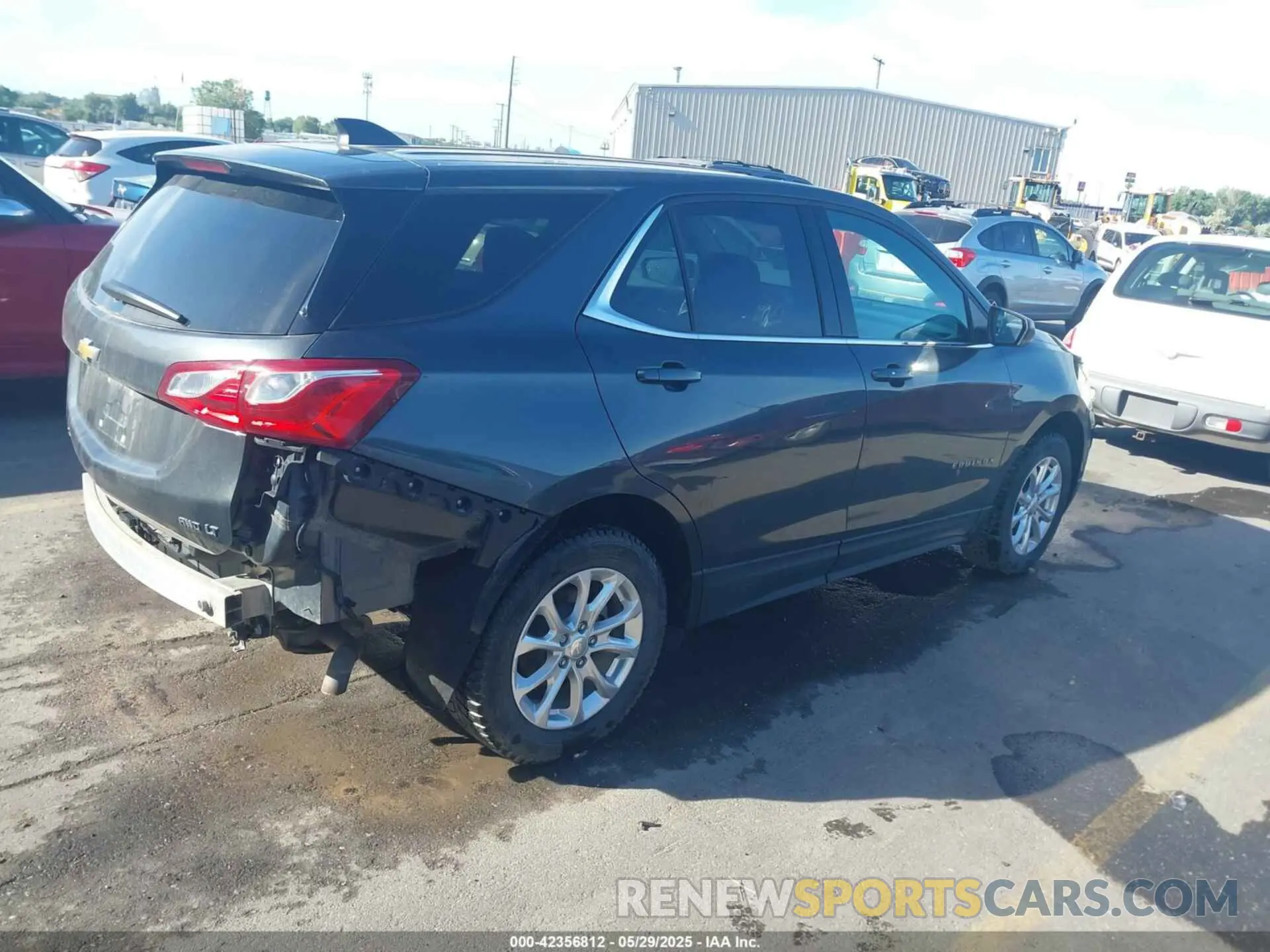 4 Photograph of a damaged car 2GNAXUEVXL6194714 CHEVROLET EQUINOX 2020