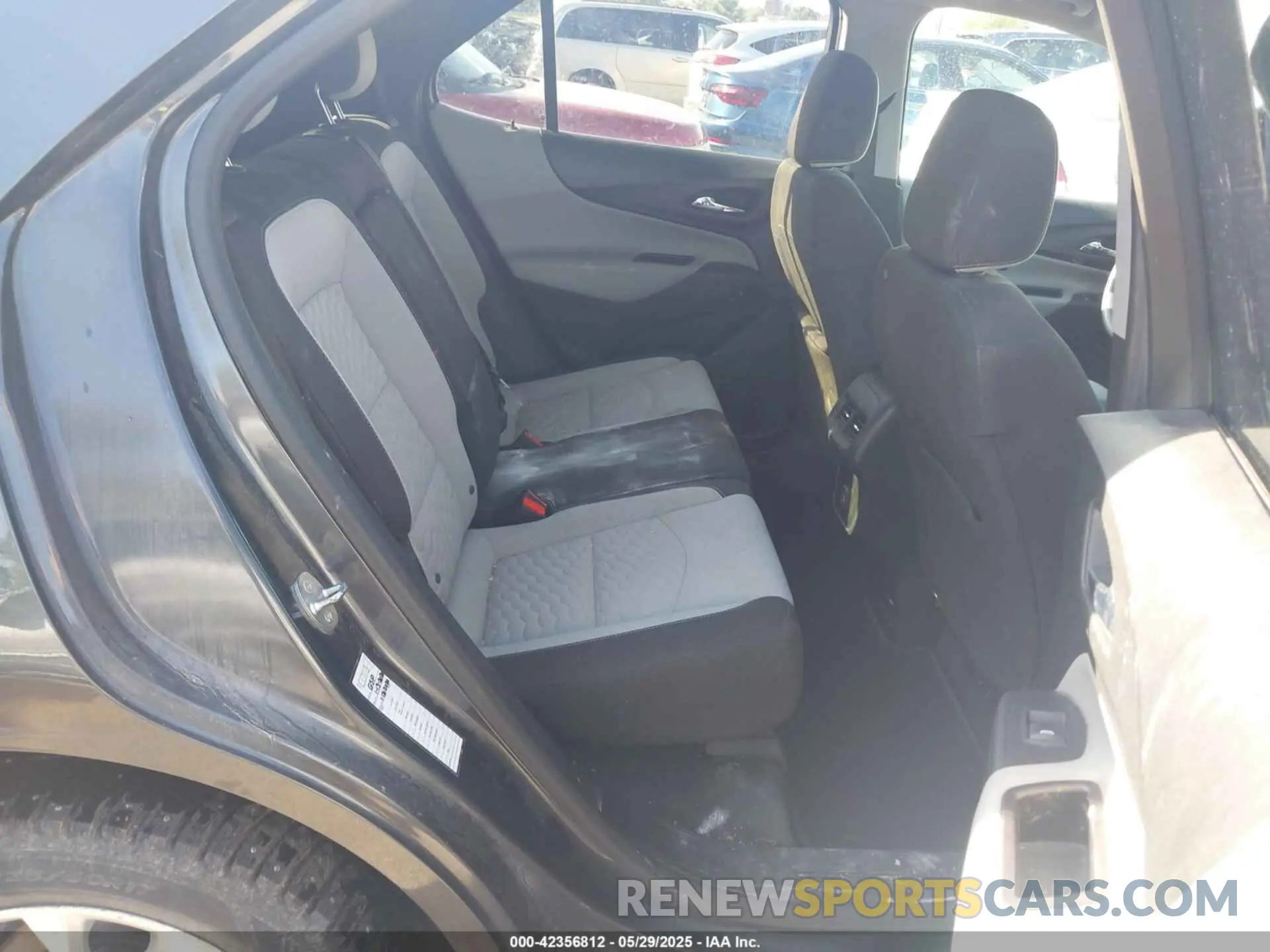 8 Photograph of a damaged car 2GNAXUEVXL6194714 CHEVROLET EQUINOX 2020