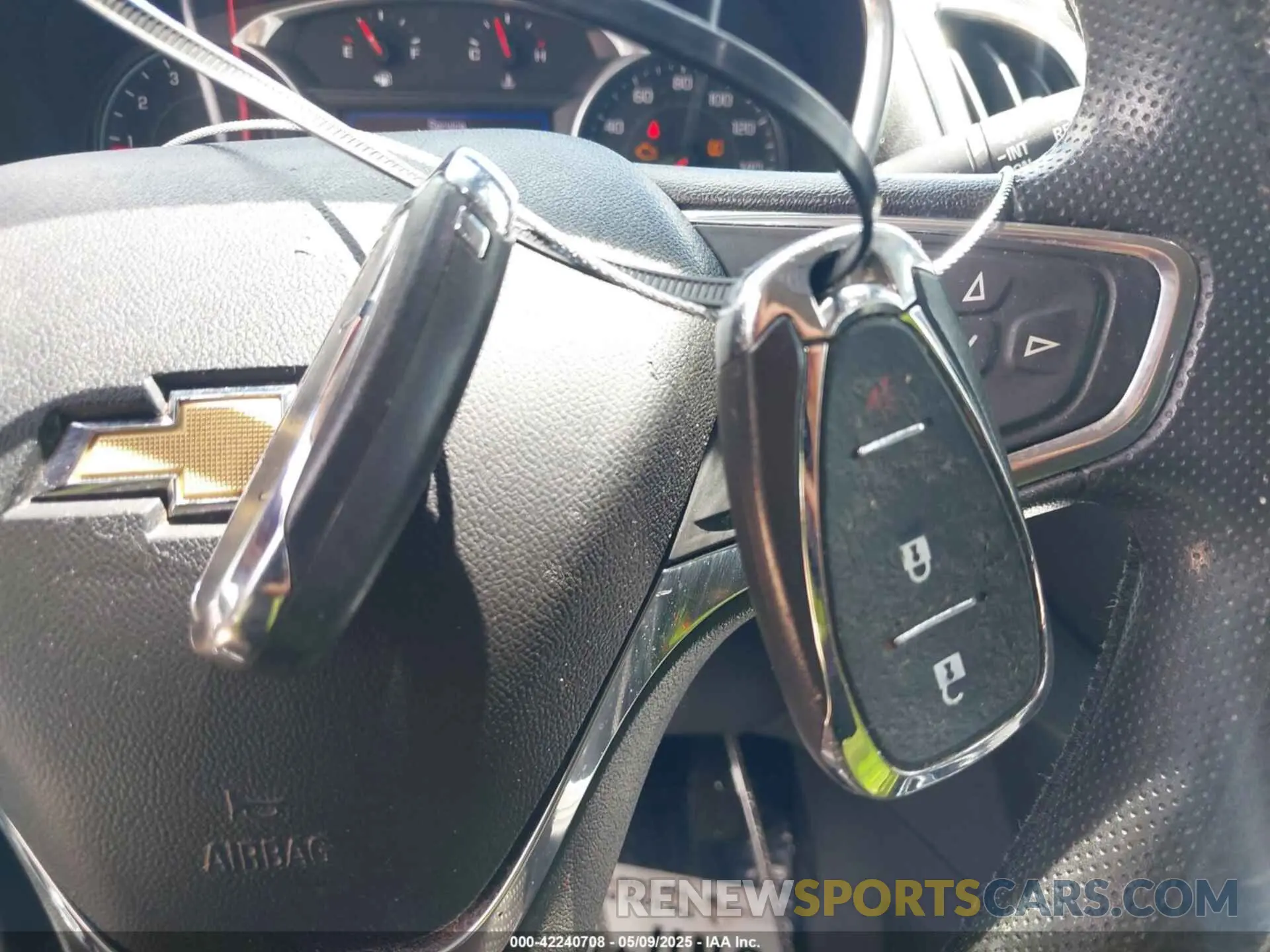 11 Photograph of a damaged car 2GNAXUEVXL6206246 CHEVROLET EQUINOX 2020