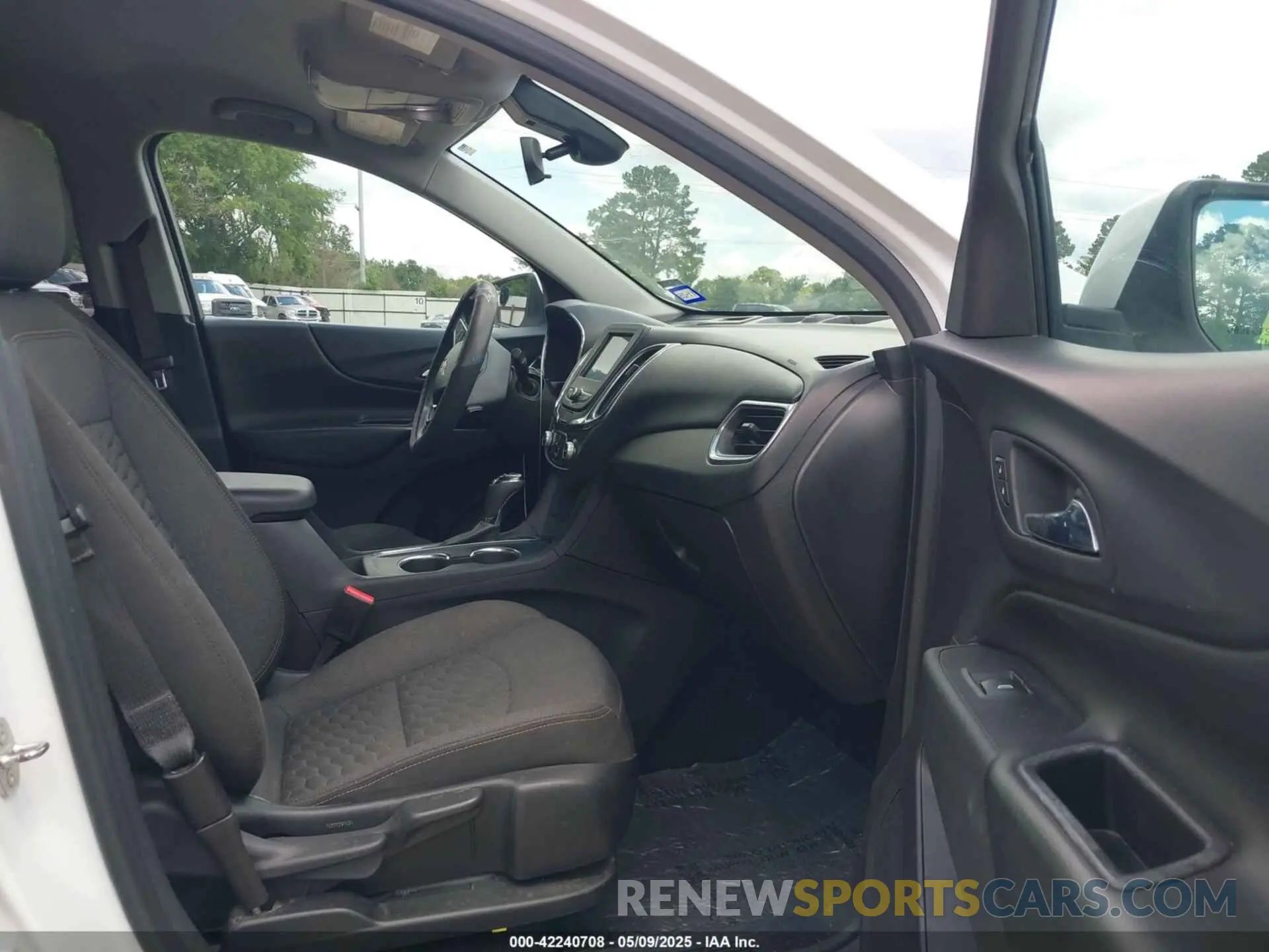 5 Photograph of a damaged car 2GNAXUEVXL6206246 CHEVROLET EQUINOX 2020