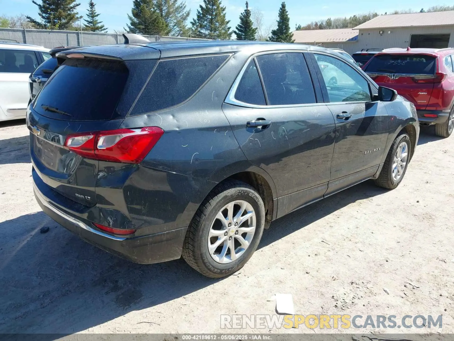 4 Photograph of a damaged car 2GNAXUEVXL6222768 CHEVROLET EQUINOX 2020