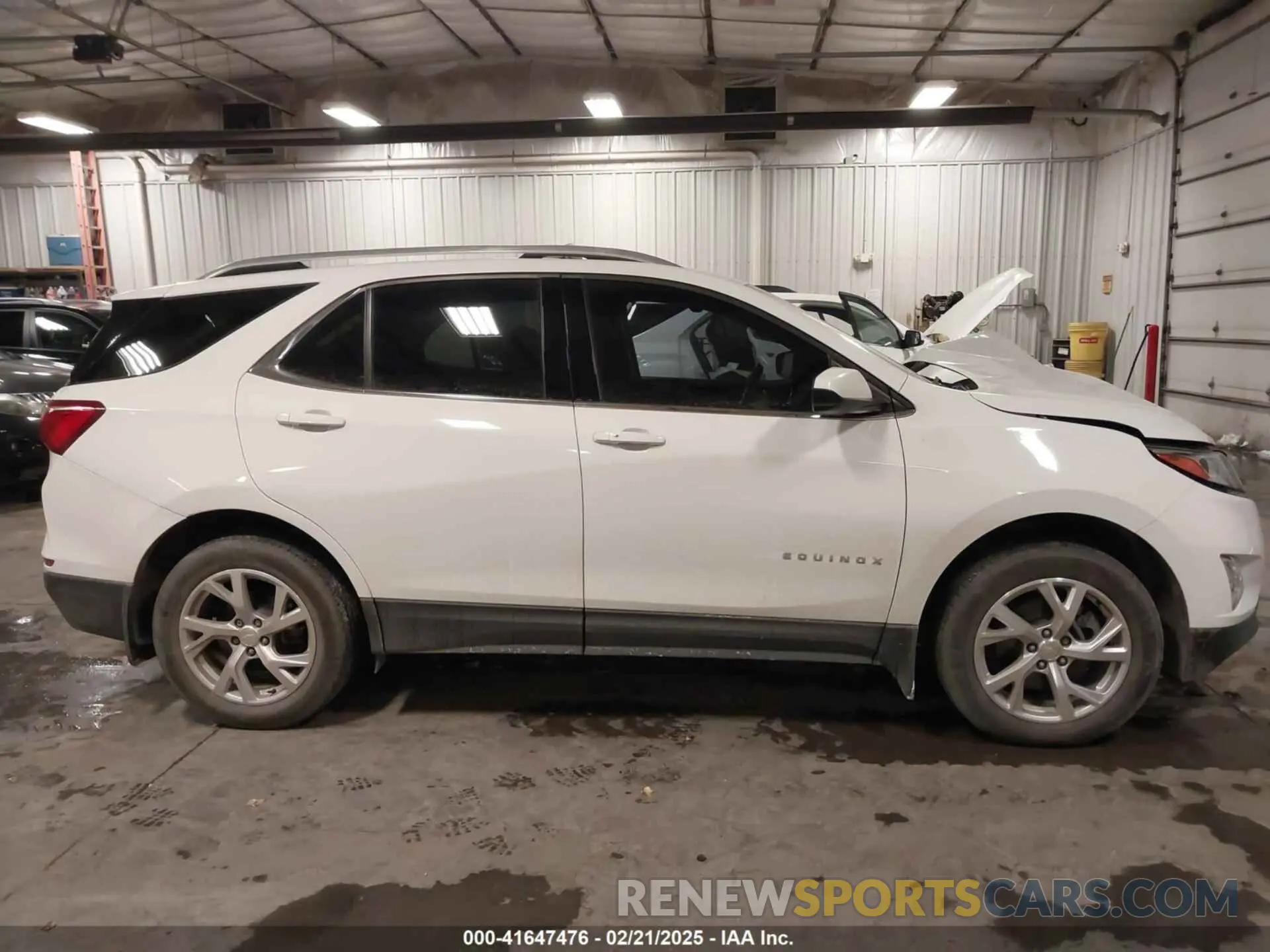 13 Photograph of a damaged car 2GNAXVEX1L6220009 CHEVROLET EQUINOX 2020
