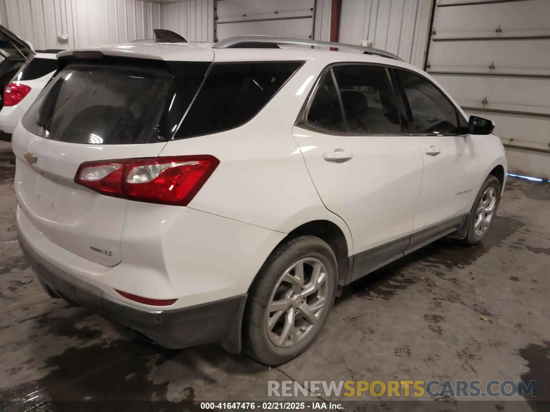 4 Photograph of a damaged car 2GNAXVEX1L6220009 CHEVROLET EQUINOX 2020