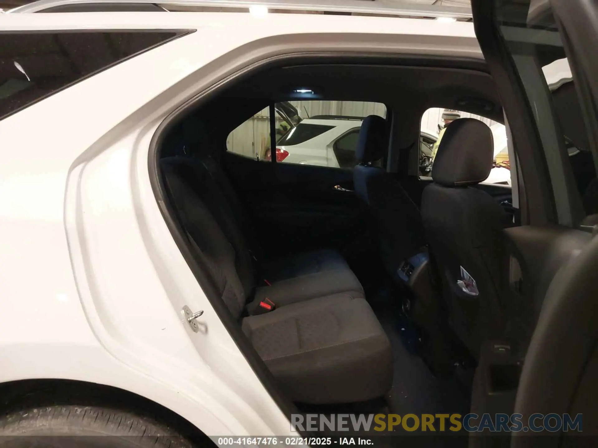 8 Photograph of a damaged car 2GNAXVEX1L6220009 CHEVROLET EQUINOX 2020