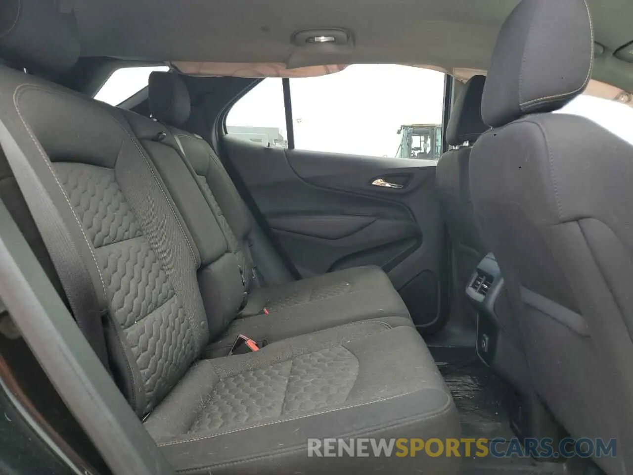 11 Photograph of a damaged car 2GNAXVEX3L6124270 CHEVROLET EQUINOX 2020