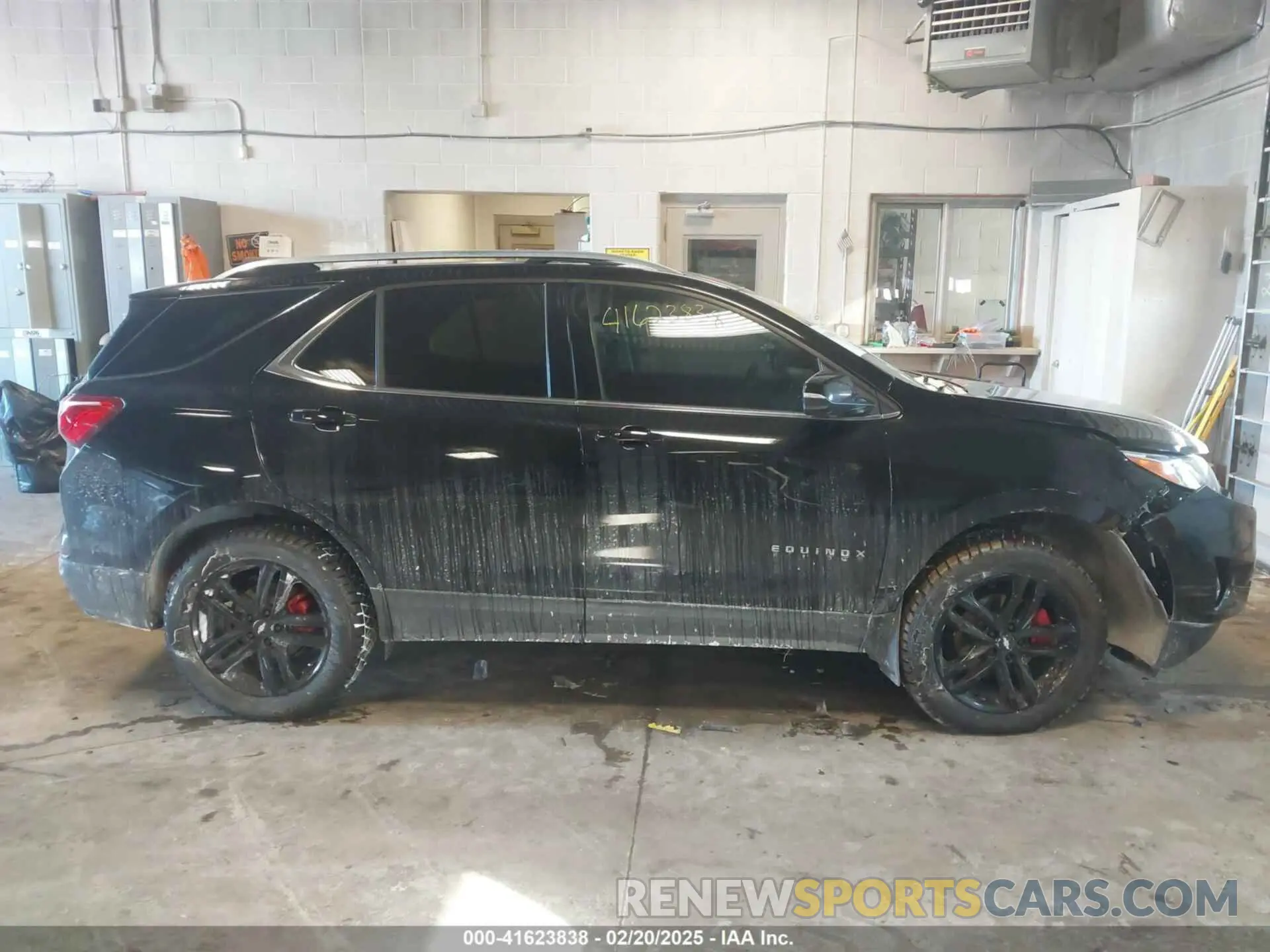13 Photograph of a damaged car 2GNAXVEX3L6148908 CHEVROLET EQUINOX 2020