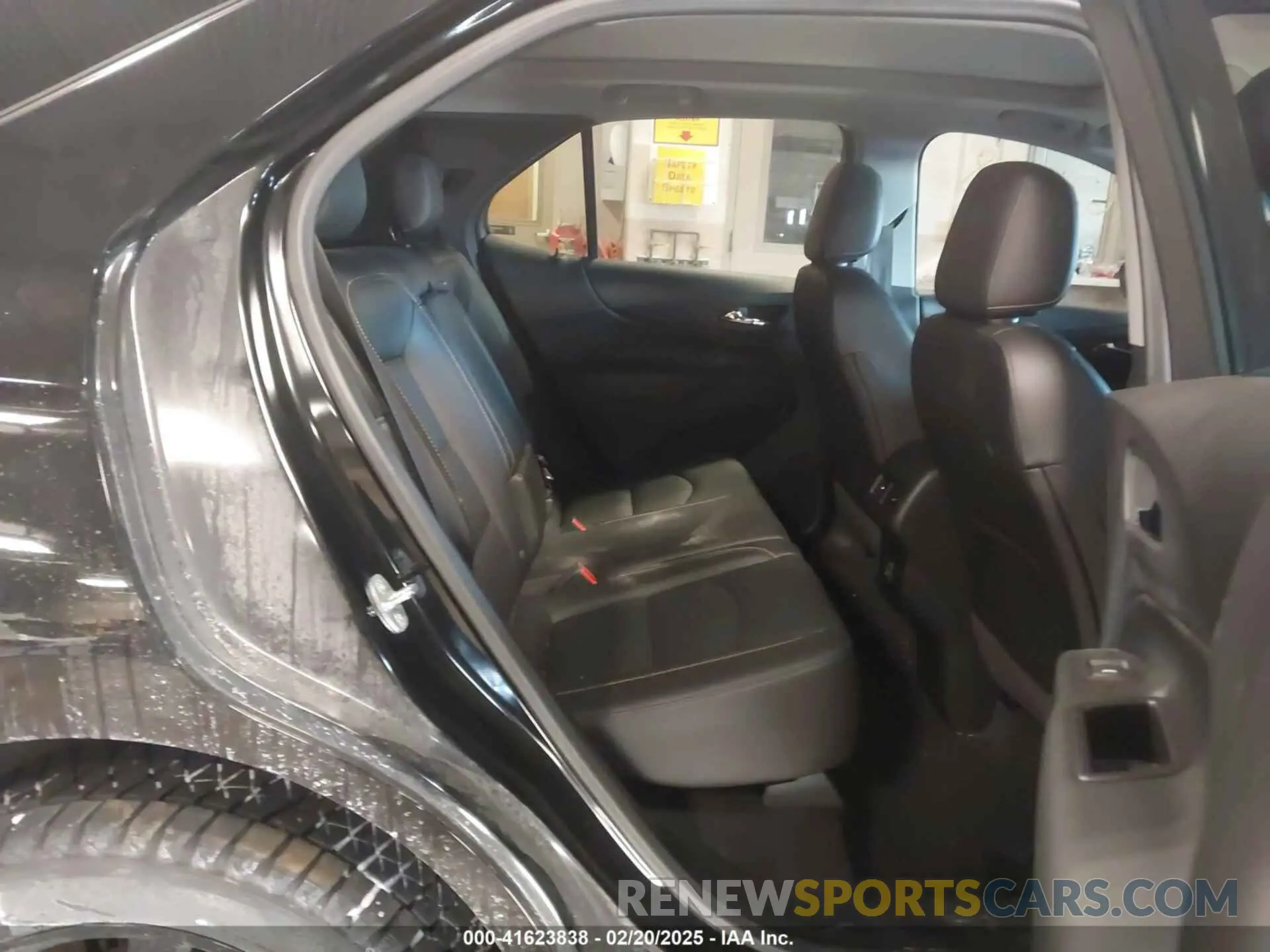 8 Photograph of a damaged car 2GNAXVEX3L6148908 CHEVROLET EQUINOX 2020