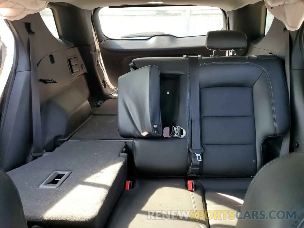 10 Photograph of a damaged car 2GNAXVEX6L6178856 CHEVROLET EQUINOX 2020