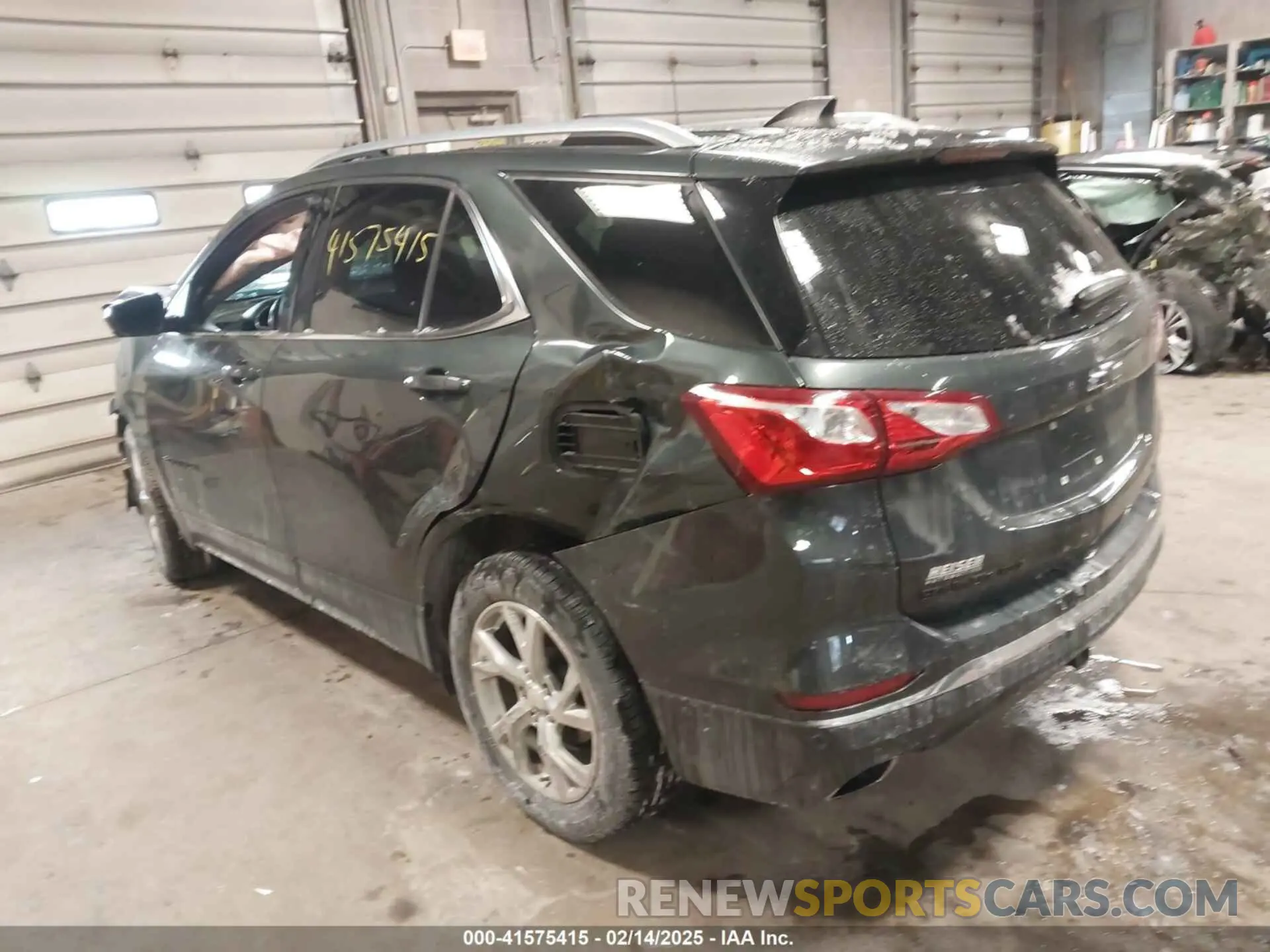 3 Photograph of a damaged car 2GNAXVEX7L6129889 CHEVROLET EQUINOX 2020