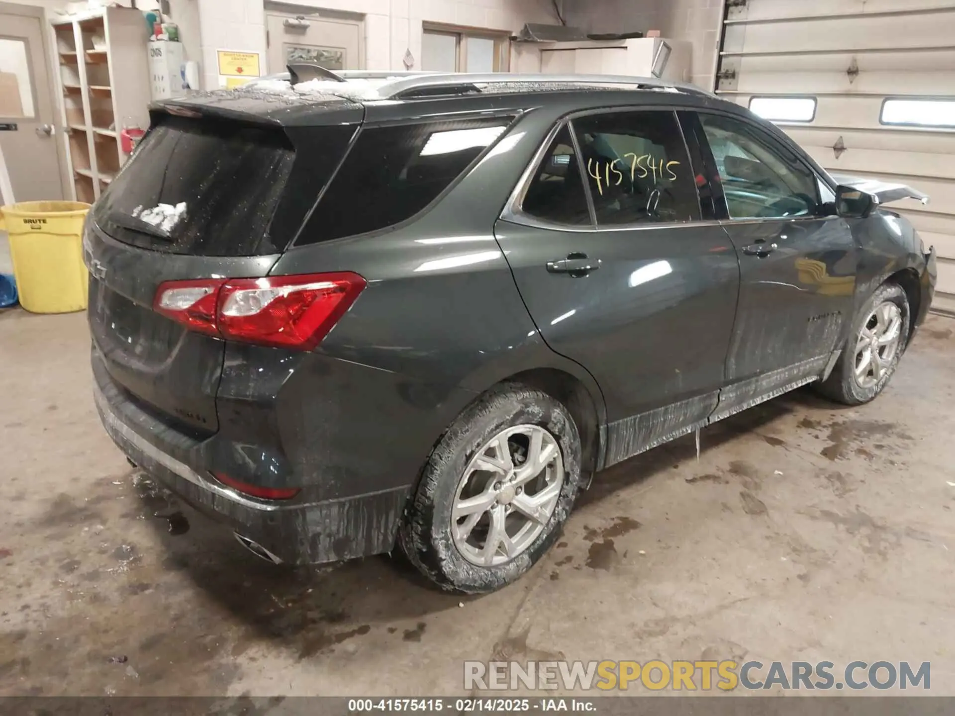 4 Photograph of a damaged car 2GNAXVEX7L6129889 CHEVROLET EQUINOX 2020