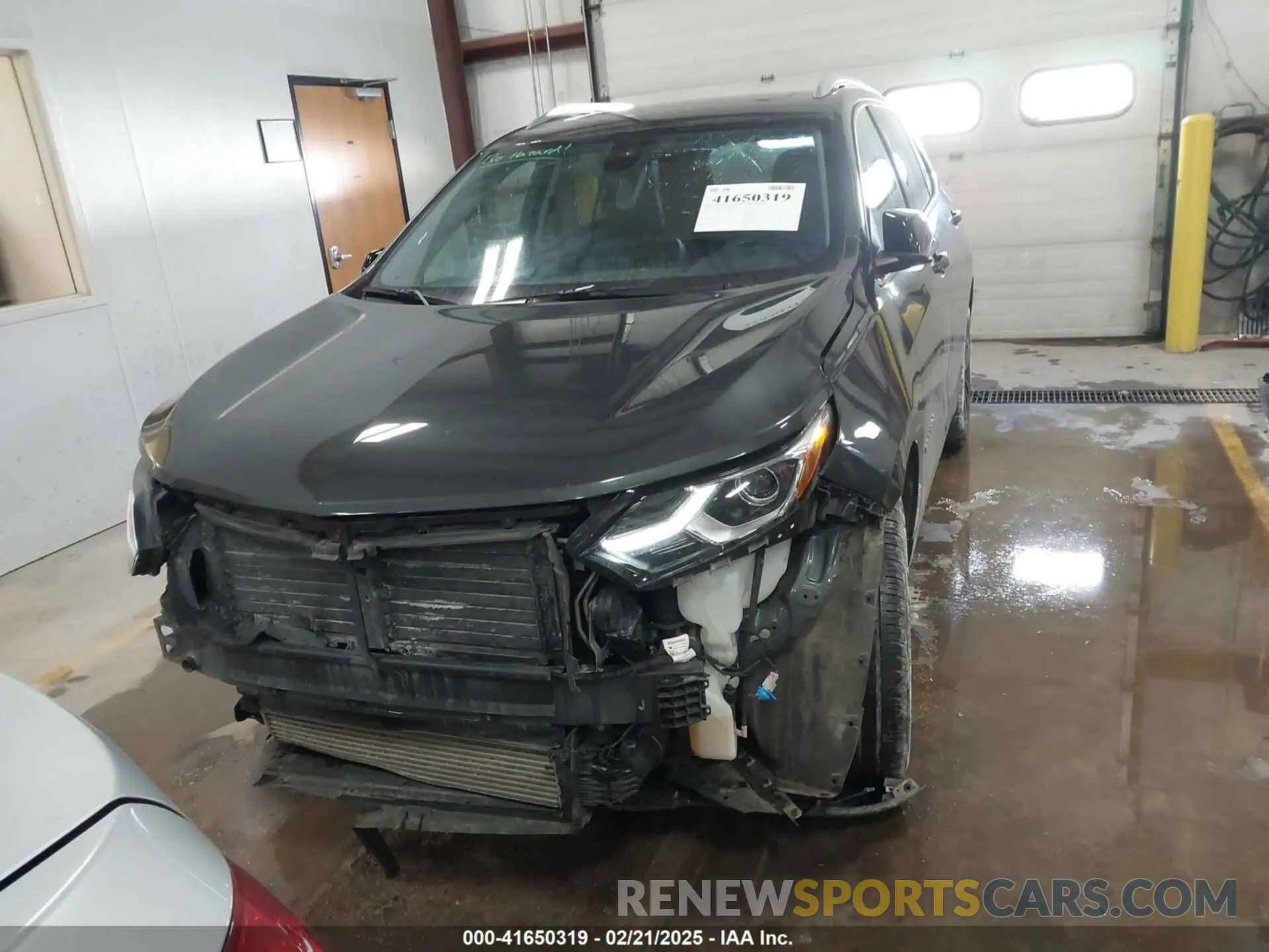 13 Photograph of a damaged car 2GNAXVEX8L6241939 CHEVROLET EQUINOX 2020