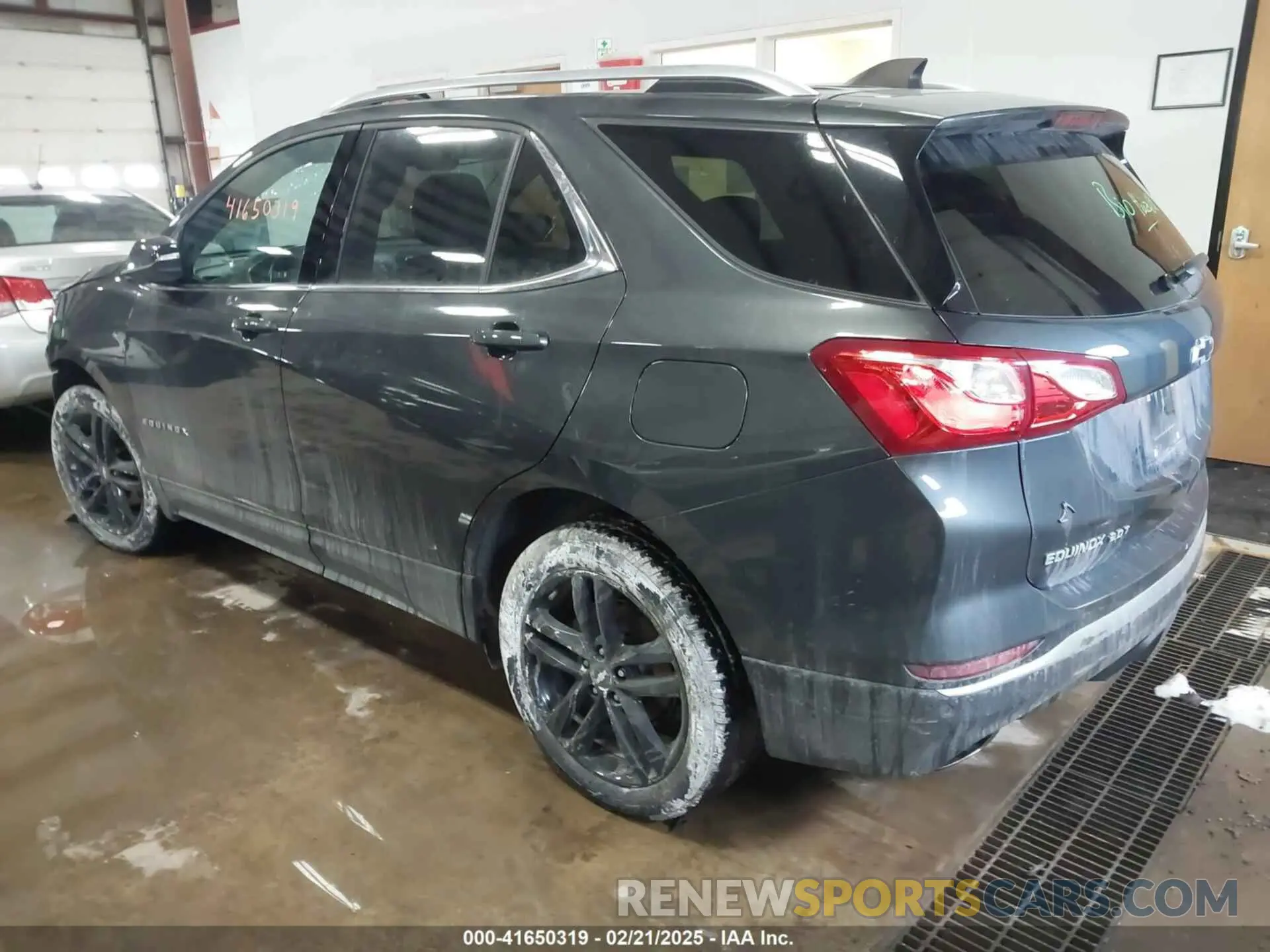 3 Photograph of a damaged car 2GNAXVEX8L6241939 CHEVROLET EQUINOX 2020