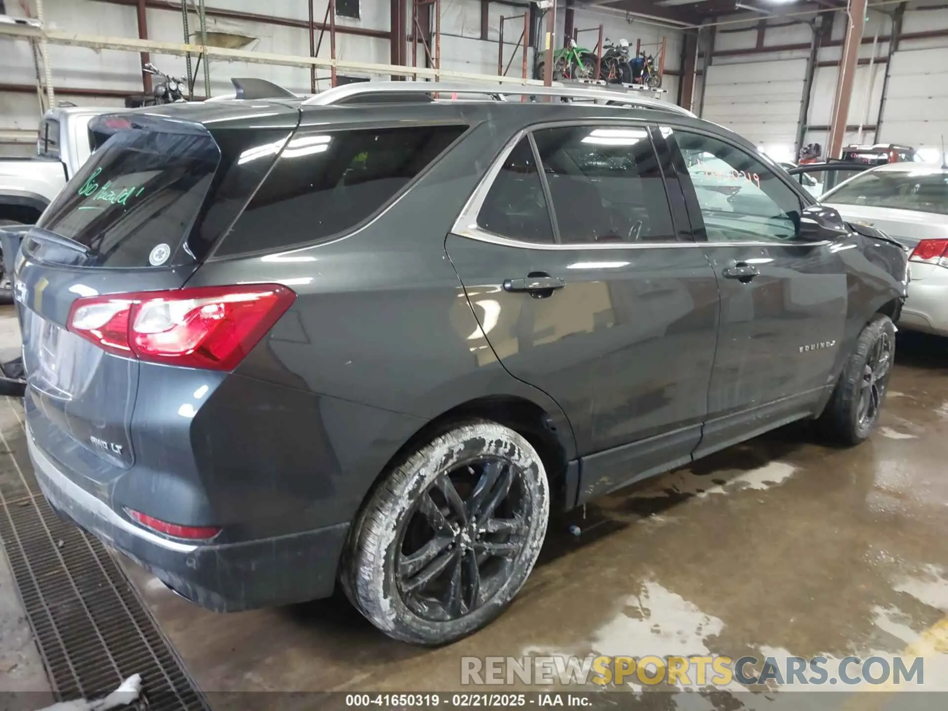 4 Photograph of a damaged car 2GNAXVEX8L6241939 CHEVROLET EQUINOX 2020