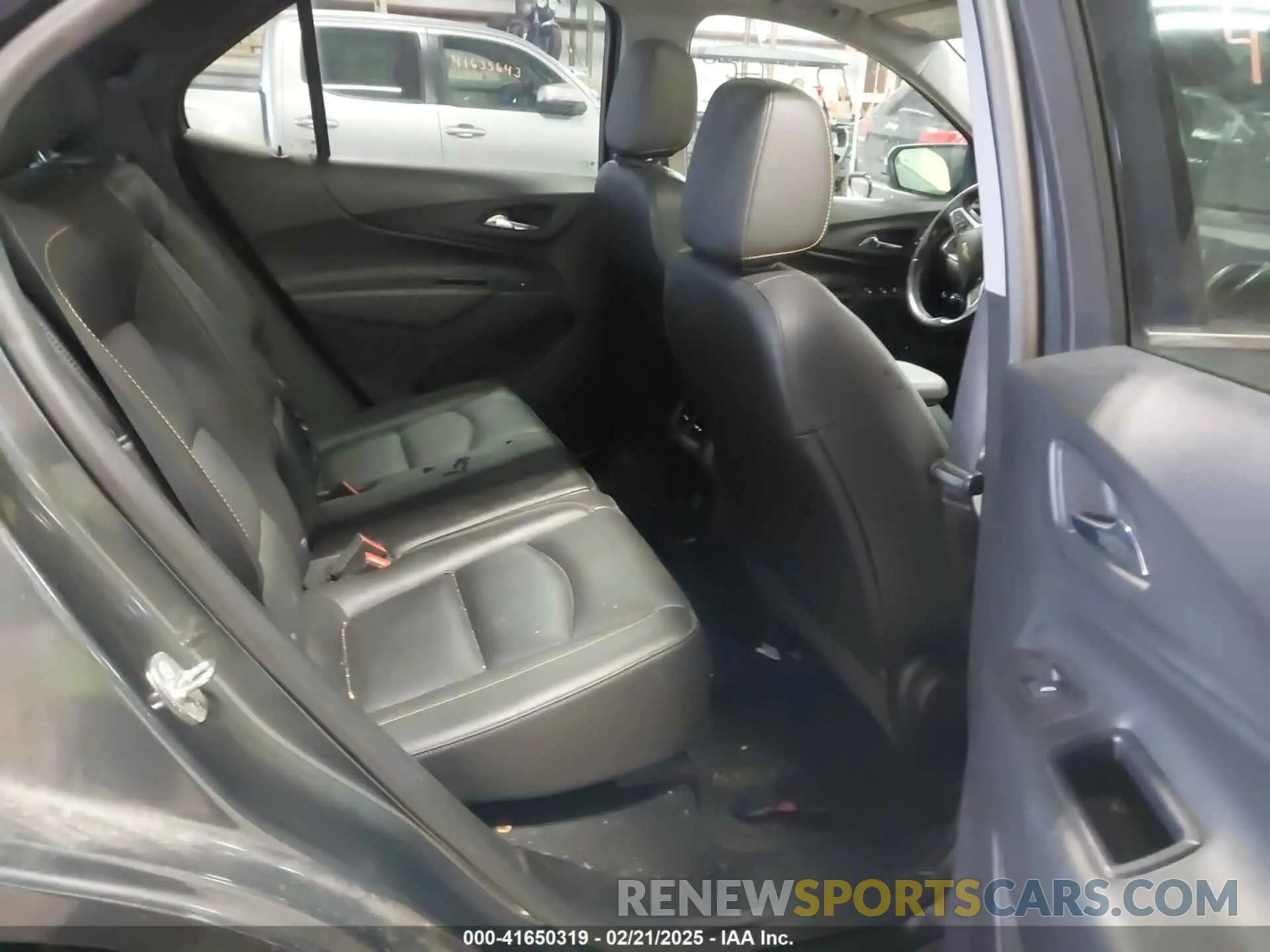 8 Photograph of a damaged car 2GNAXVEX8L6241939 CHEVROLET EQUINOX 2020