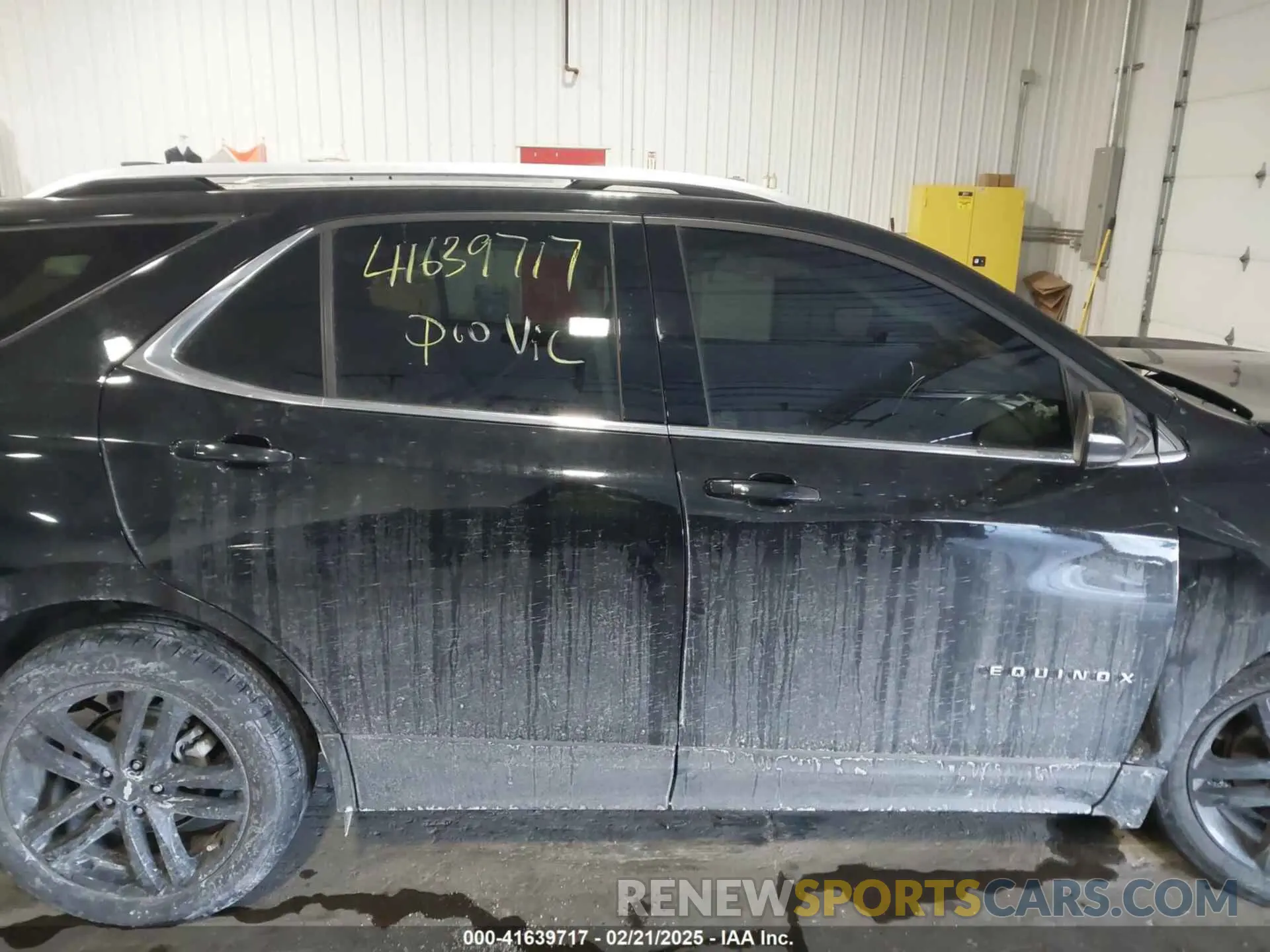 12 Photograph of a damaged car 2GNAXVEX9L6233977 CHEVROLET EQUINOX 2020
