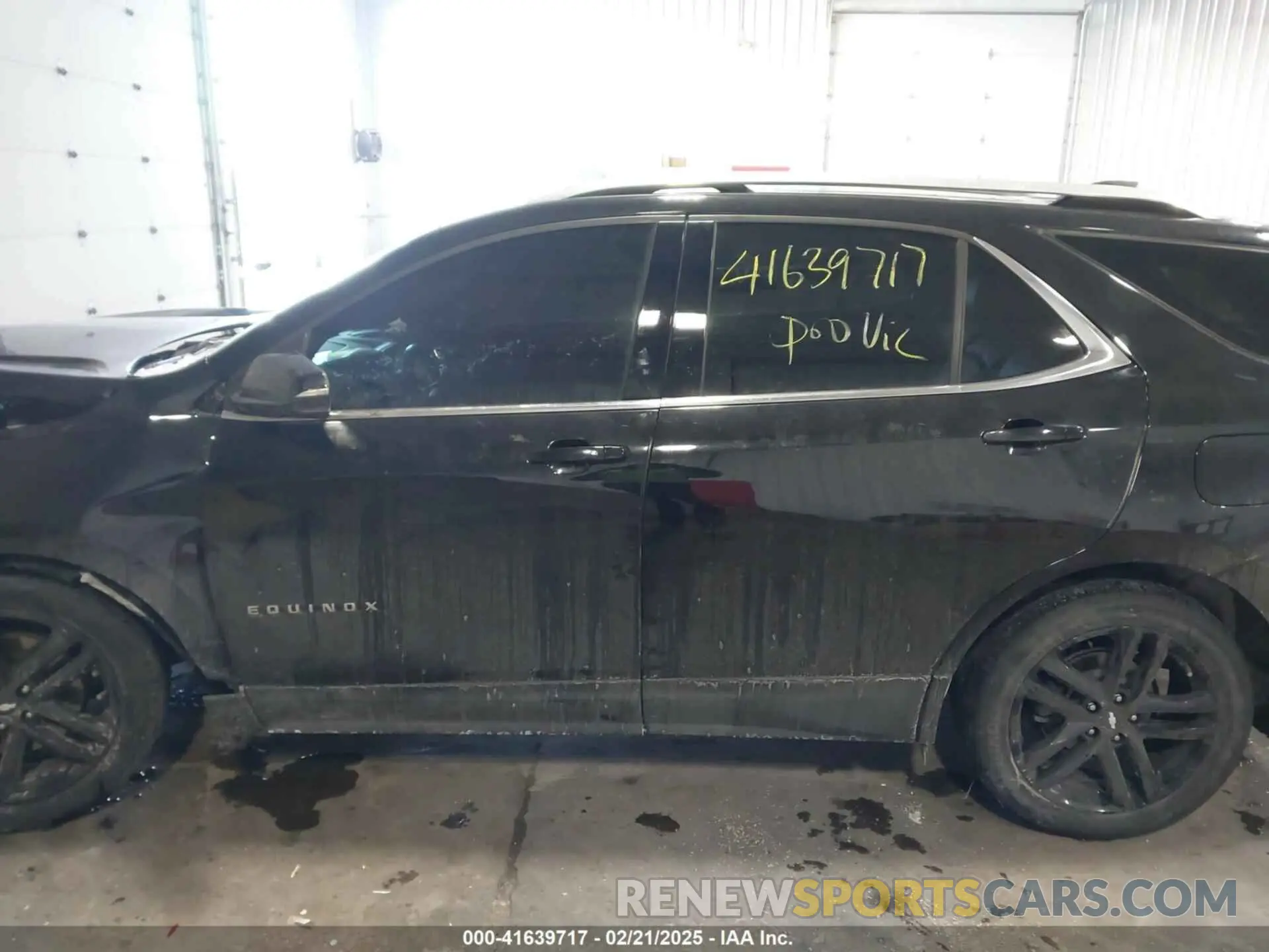 13 Photograph of a damaged car 2GNAXVEX9L6233977 CHEVROLET EQUINOX 2020