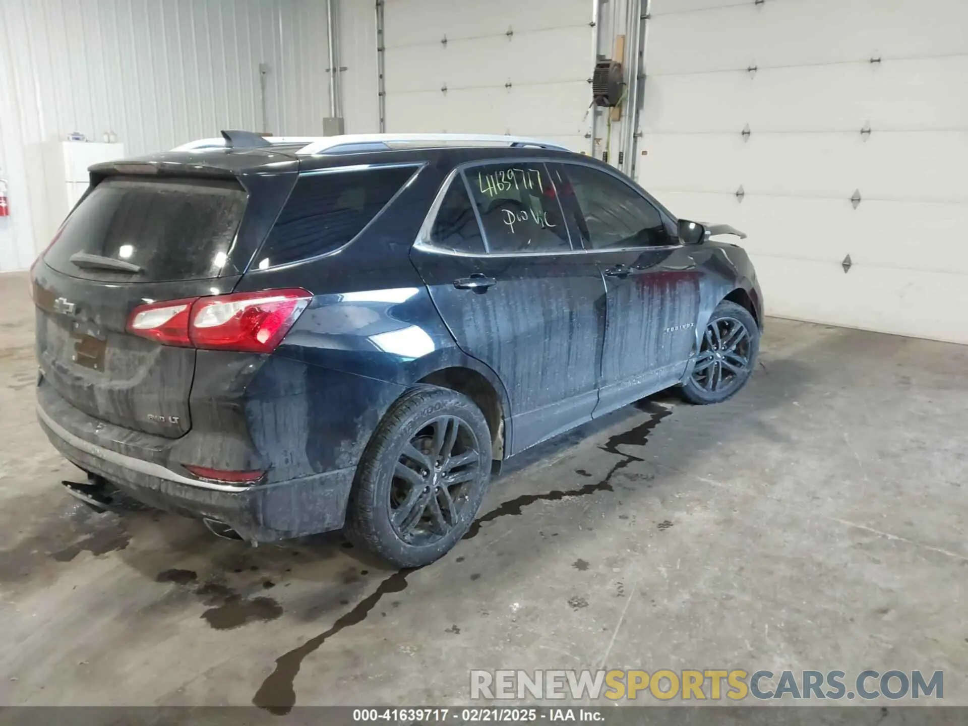 4 Photograph of a damaged car 2GNAXVEX9L6233977 CHEVROLET EQUINOX 2020