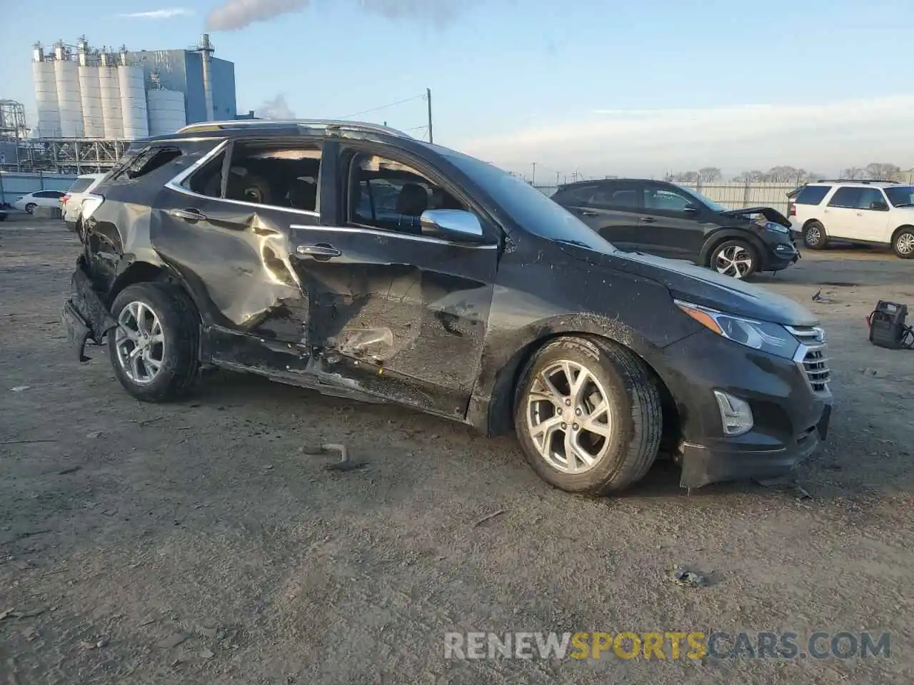 4 Photograph of a damaged car 2GNAXXEV1L6248368 CHEVROLET EQUINOX 2020