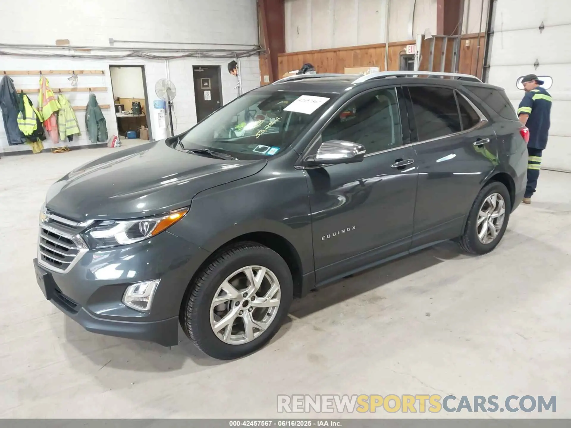 2 Photograph of a damaged car 2GNAXXEV2L6174619 CHEVROLET EQUINOX 2020