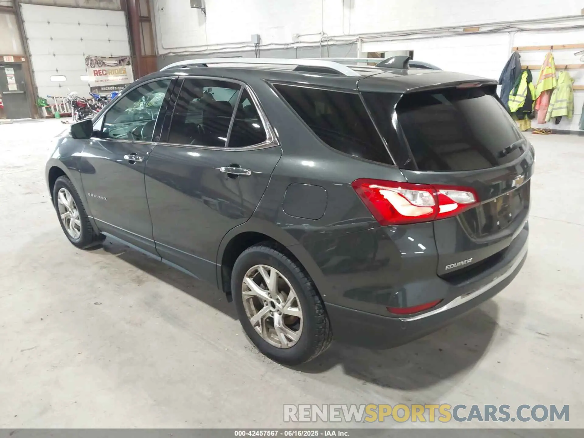 3 Photograph of a damaged car 2GNAXXEV2L6174619 CHEVROLET EQUINOX 2020