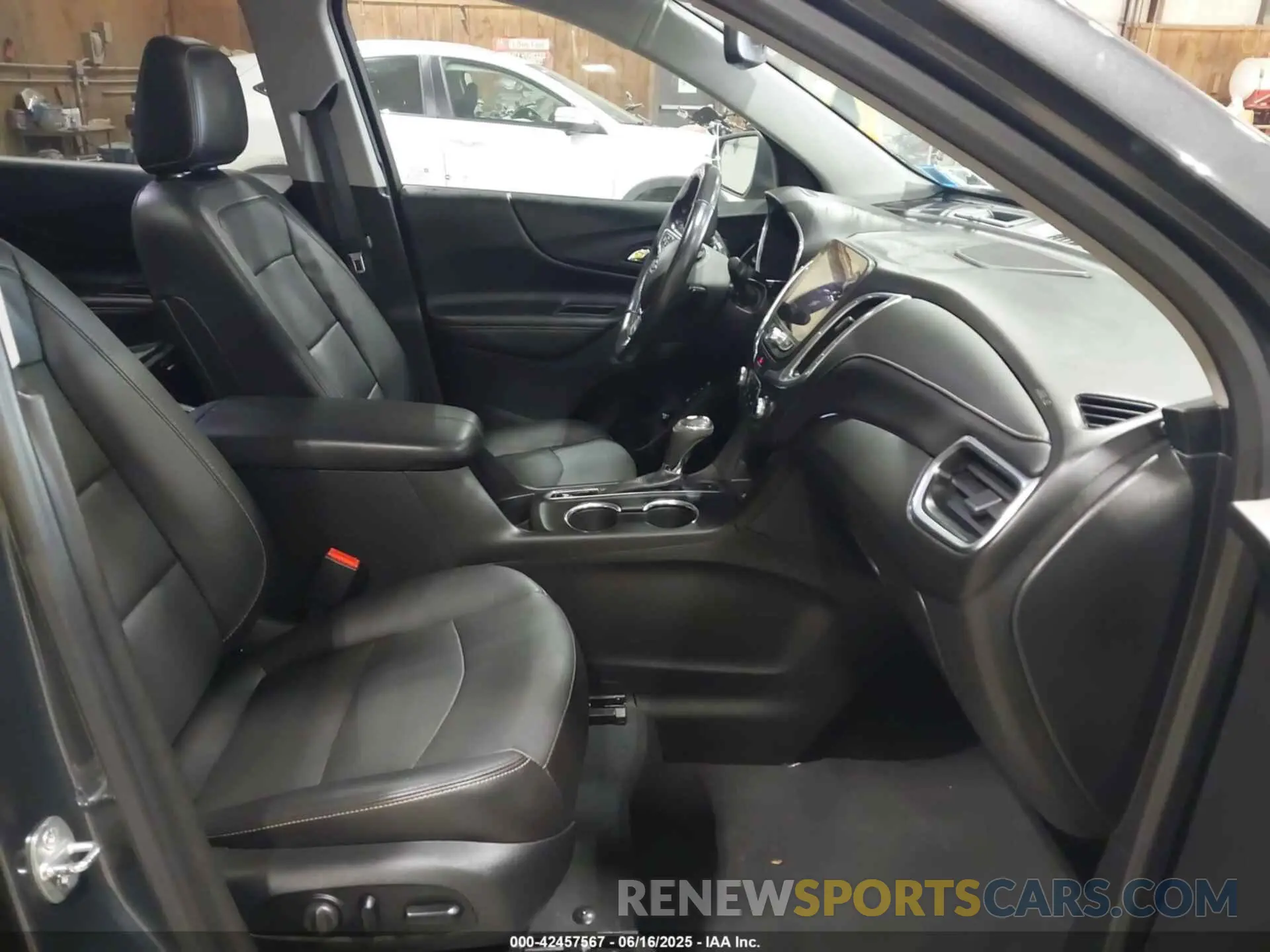 5 Photograph of a damaged car 2GNAXXEV2L6174619 CHEVROLET EQUINOX 2020