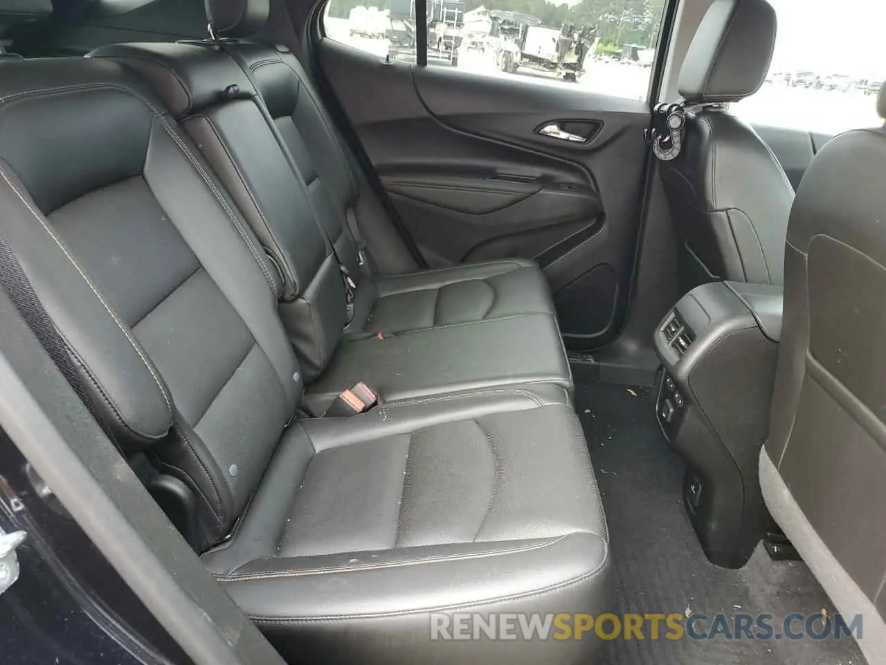 11 Photograph of a damaged car 2GNAXXEV2L6215315 CHEVROLET EQUINOX 2020