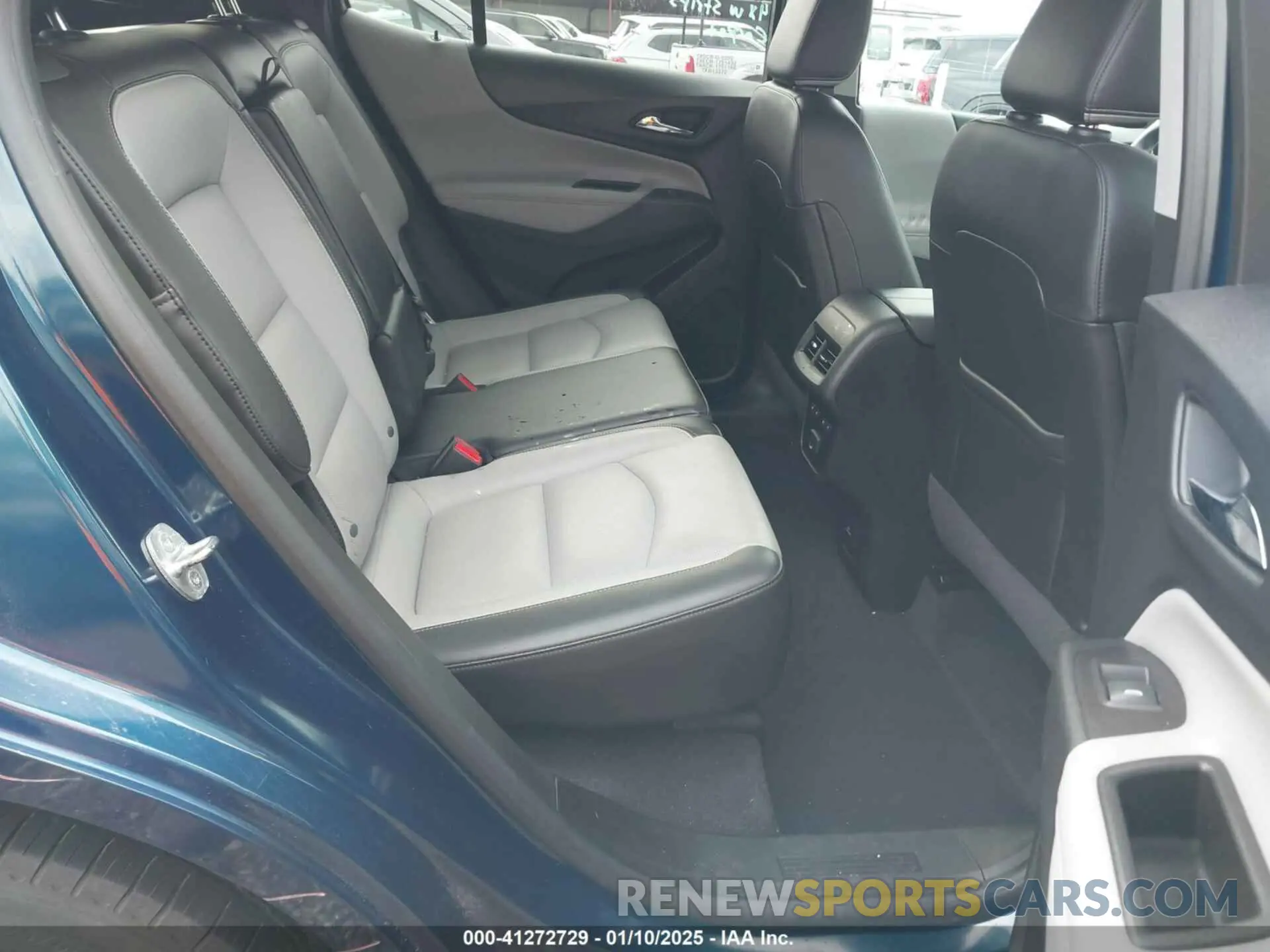 8 Photograph of a damaged car 2GNAXXEV2L6283050 CHEVROLET EQUINOX 2020