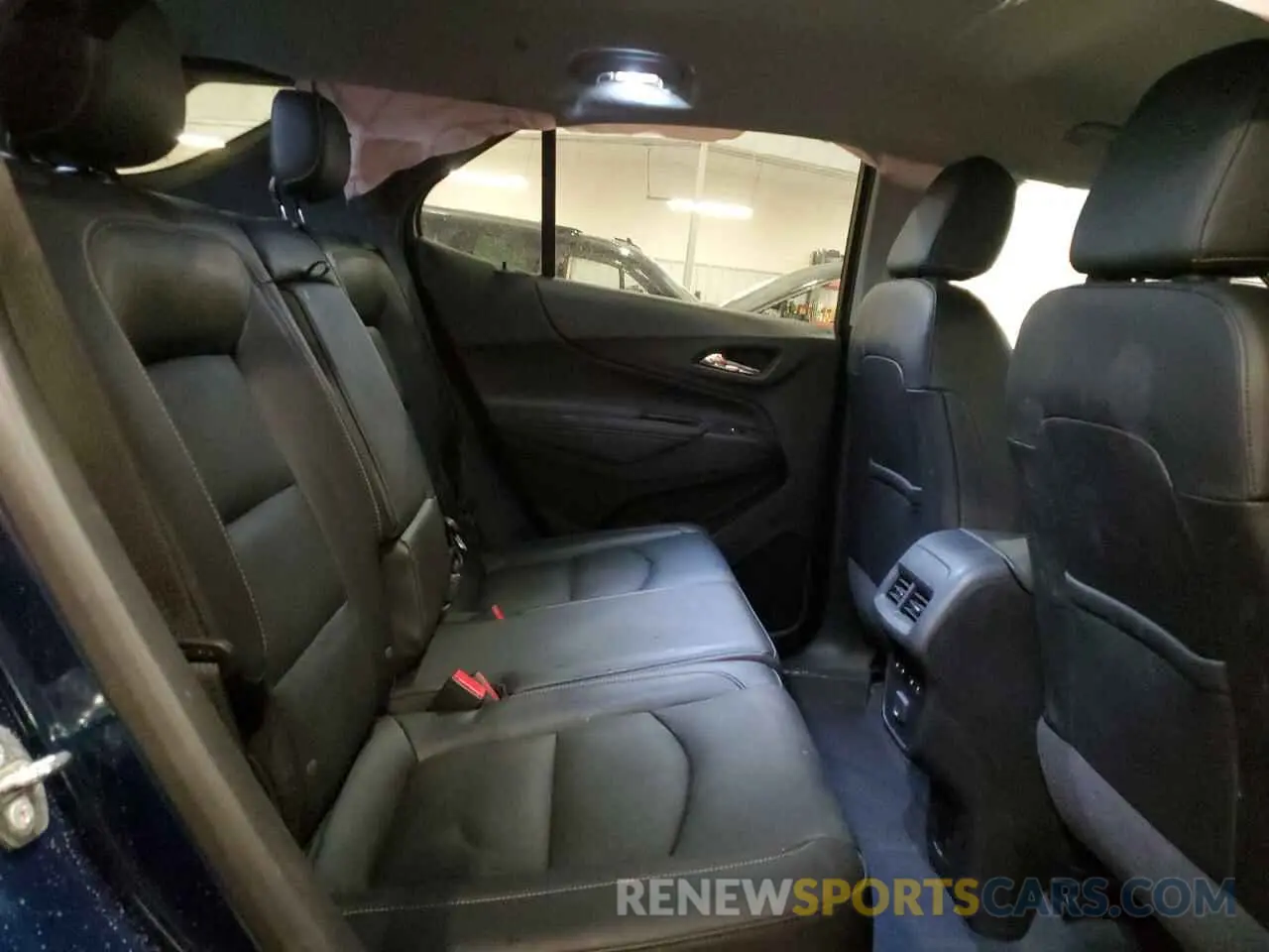 11 Photograph of a damaged car 2GNAXXEV4L6276570 CHEVROLET EQUINOX 2020