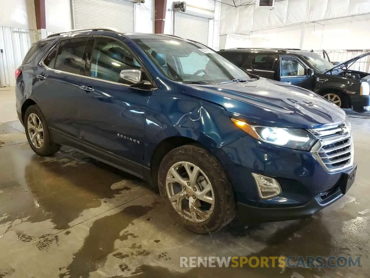 4 Photograph of a damaged car 2GNAXXEV4L6276570 CHEVROLET EQUINOX 2020