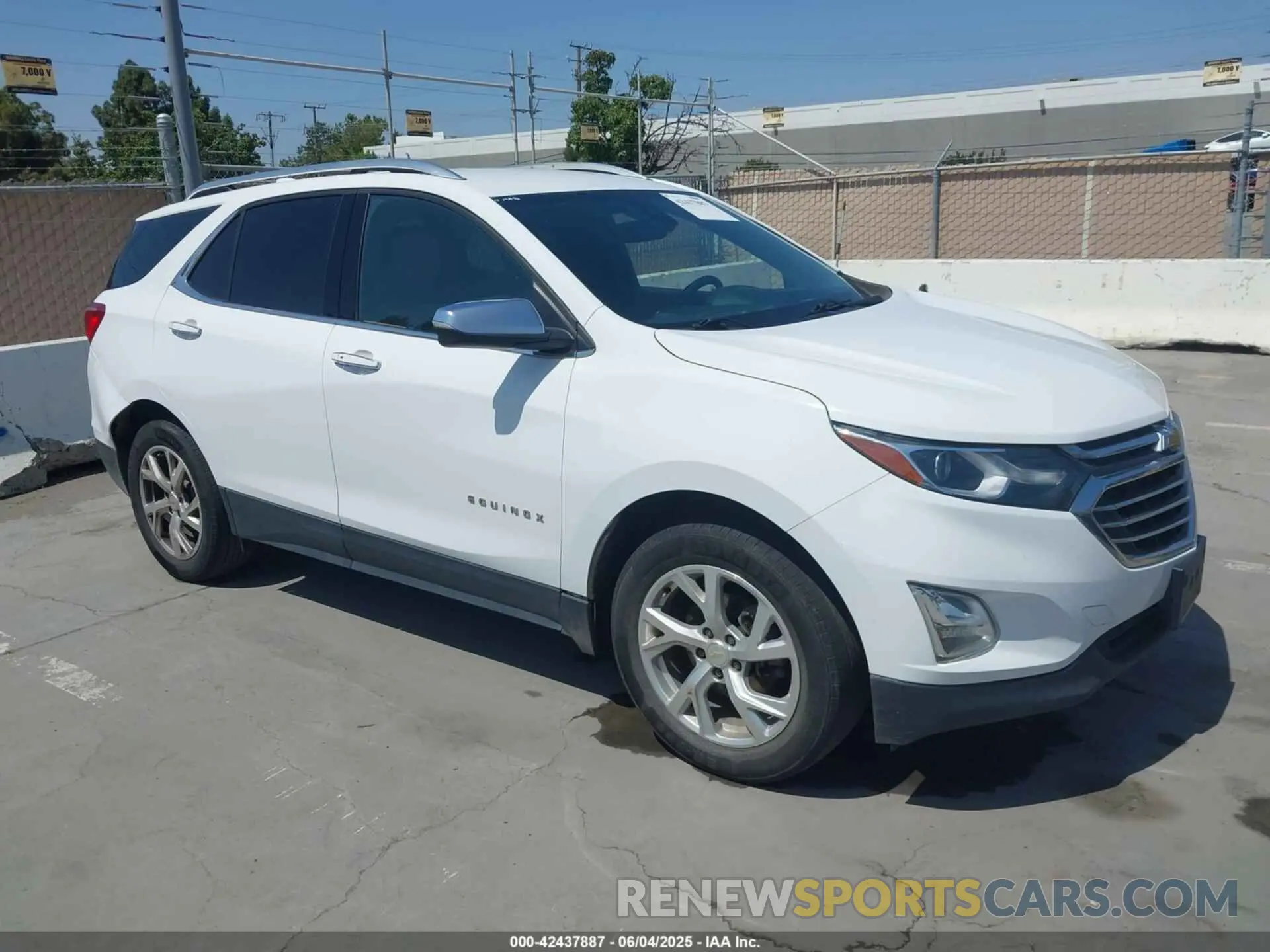1 Photograph of a damaged car 2GNAXXEV5L6200498 CHEVROLET EQUINOX 2020