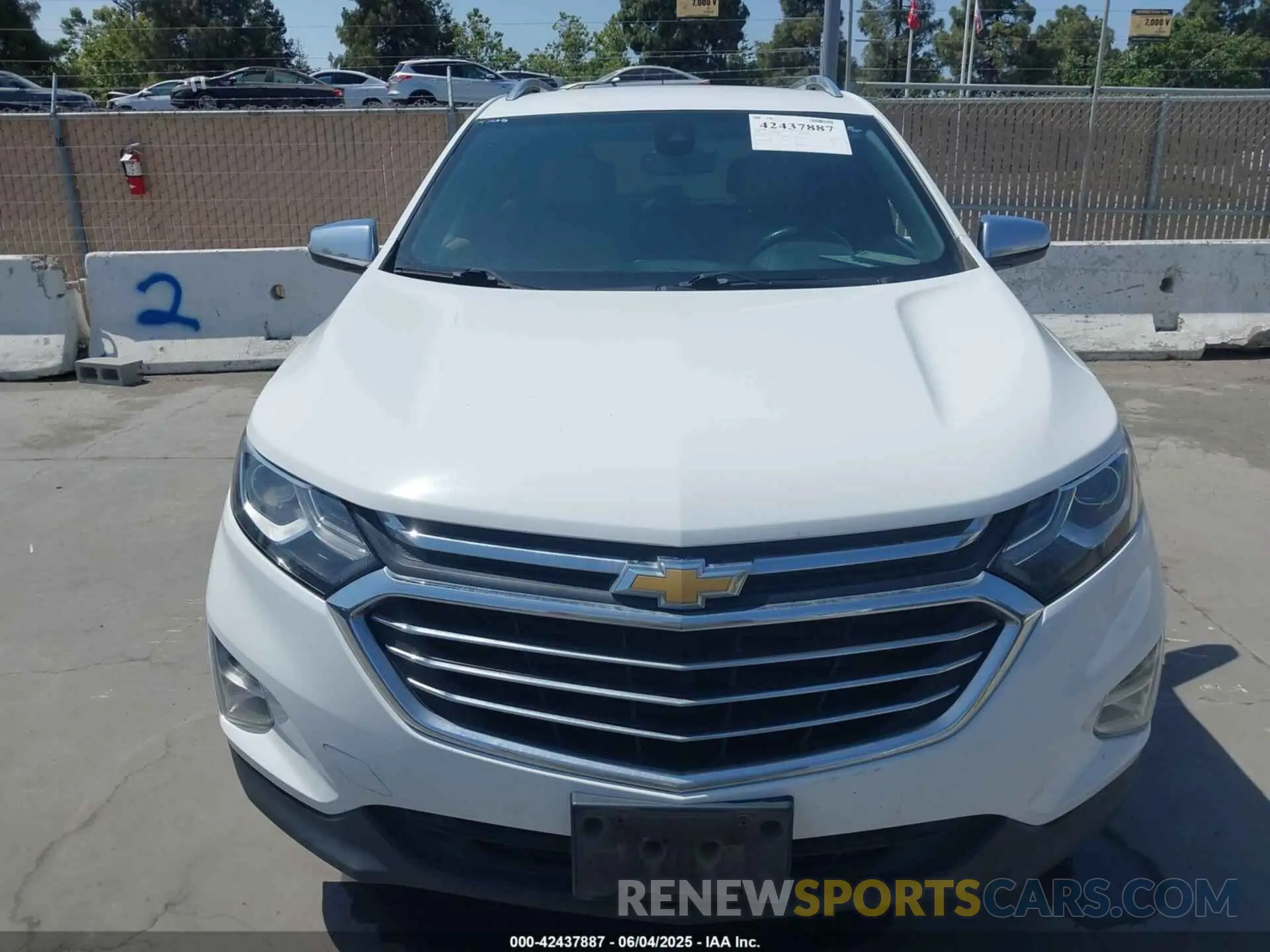 12 Photograph of a damaged car 2GNAXXEV5L6200498 CHEVROLET EQUINOX 2020