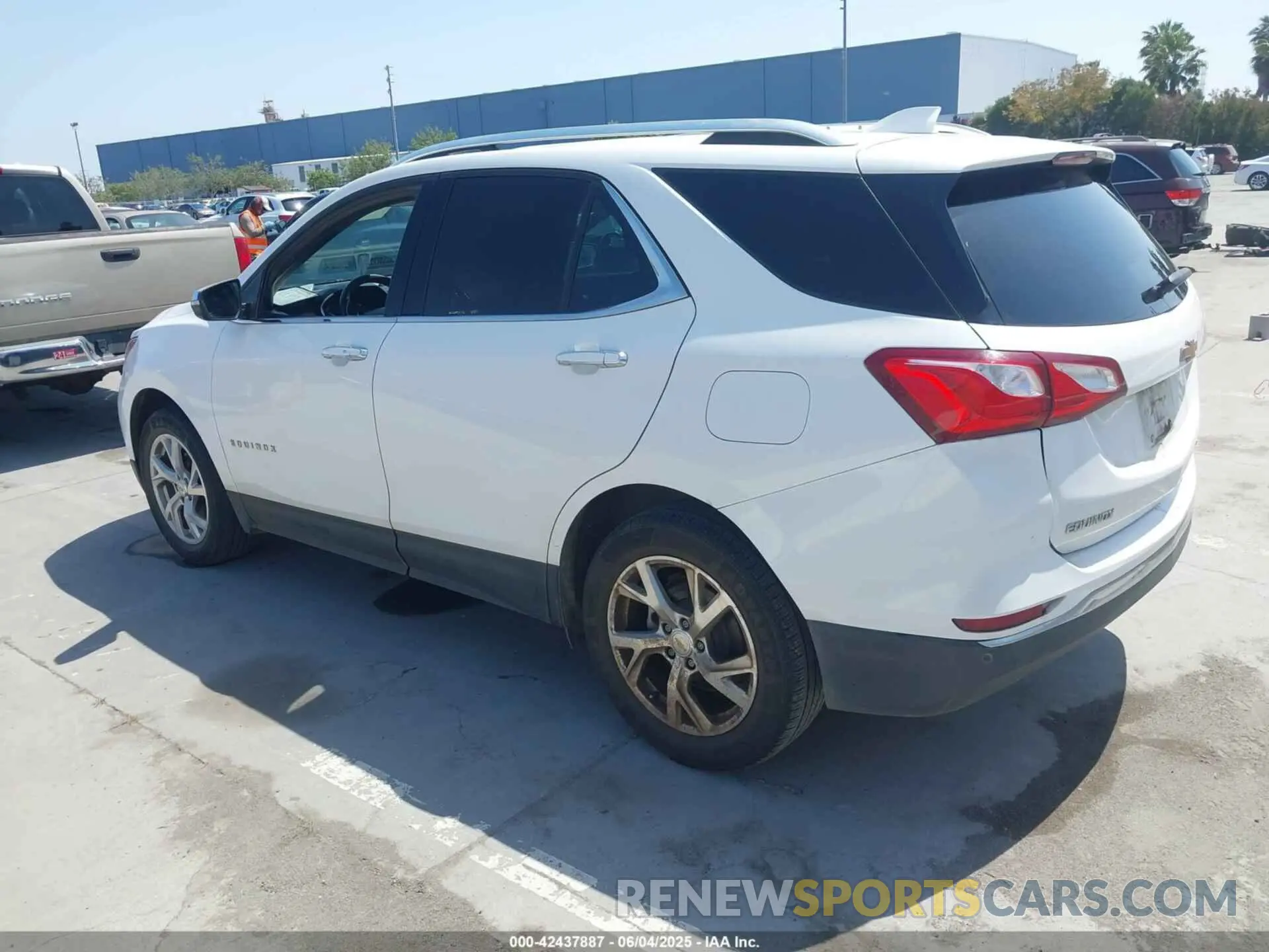 3 Photograph of a damaged car 2GNAXXEV5L6200498 CHEVROLET EQUINOX 2020