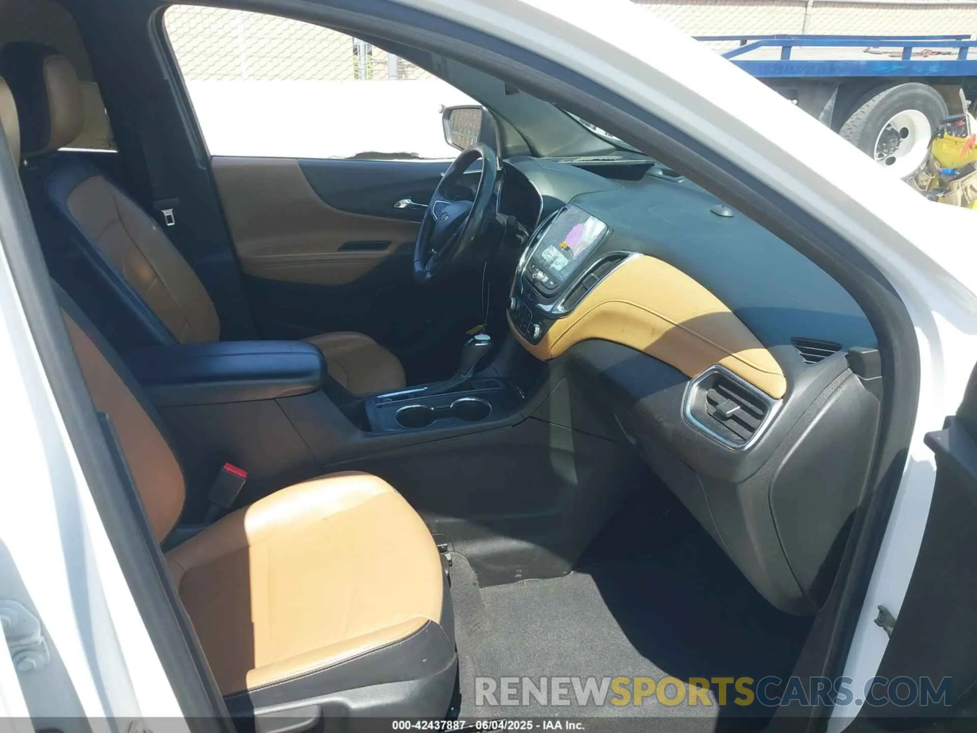 5 Photograph of a damaged car 2GNAXXEV5L6200498 CHEVROLET EQUINOX 2020