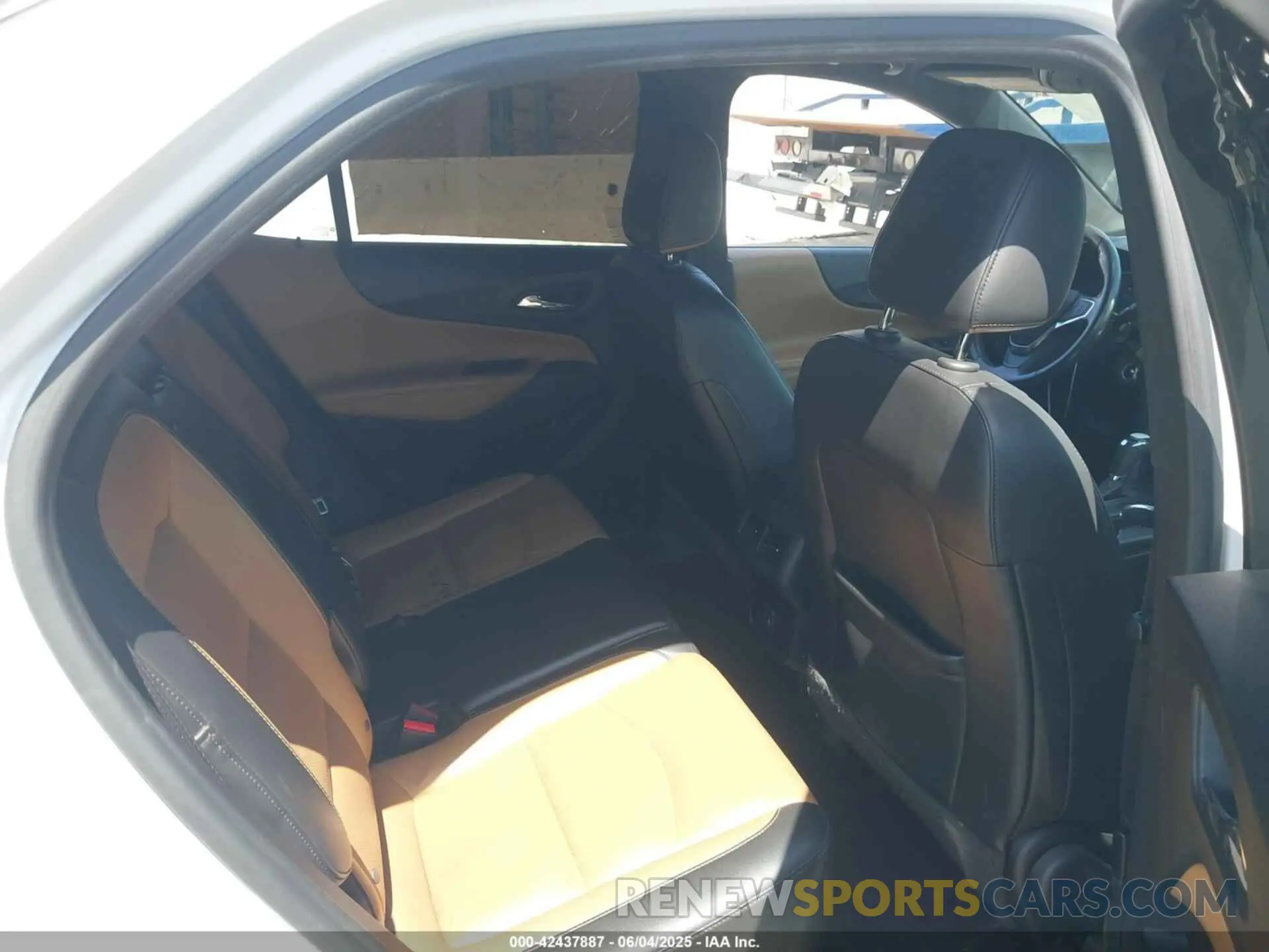 8 Photograph of a damaged car 2GNAXXEV5L6200498 CHEVROLET EQUINOX 2020