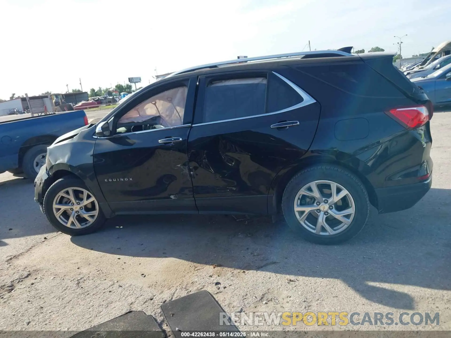 13 Photograph of a damaged car 2GNAXXEV5L6245196 CHEVROLET EQUINOX 2020