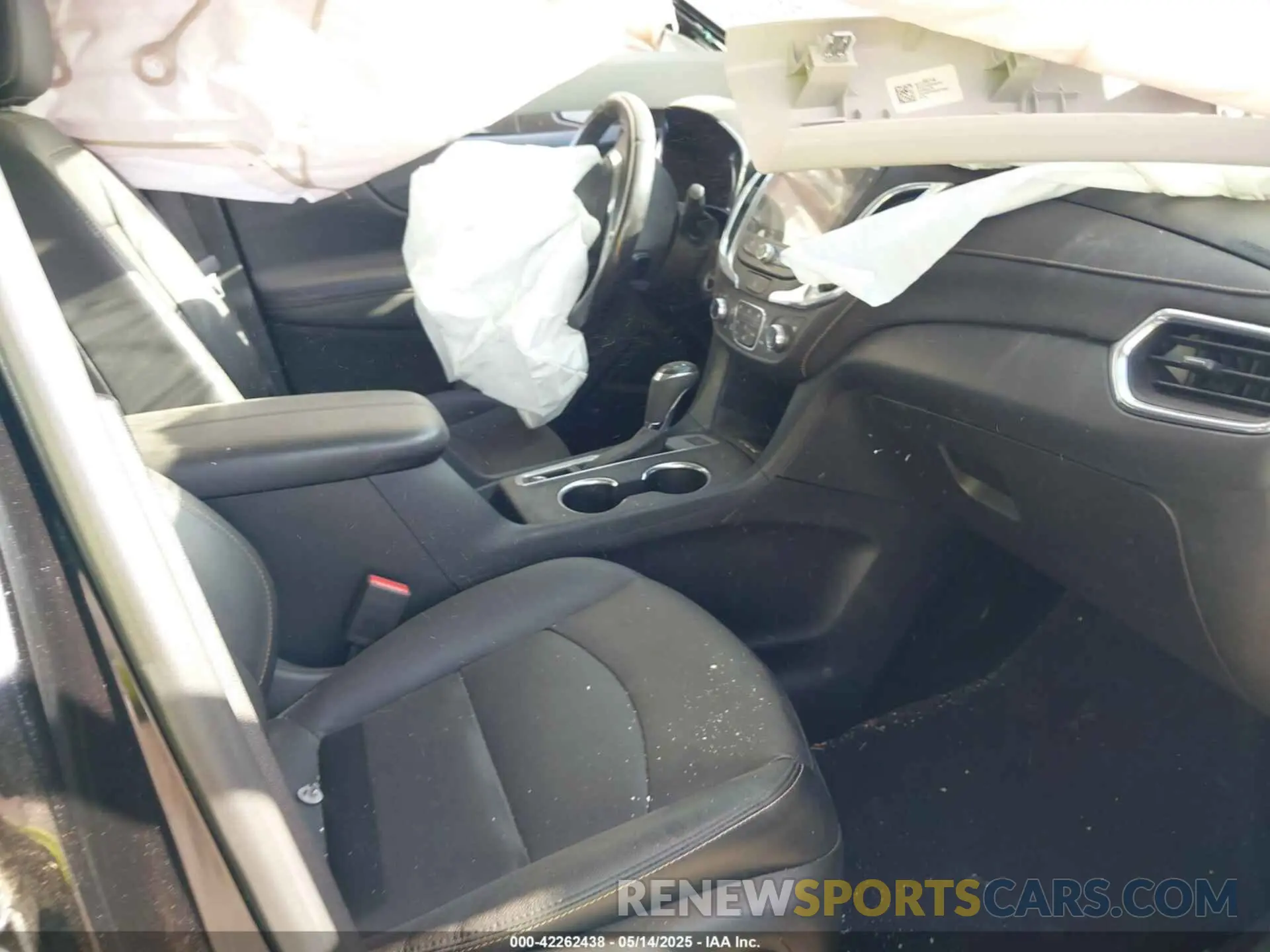 5 Photograph of a damaged car 2GNAXXEV5L6245196 CHEVROLET EQUINOX 2020