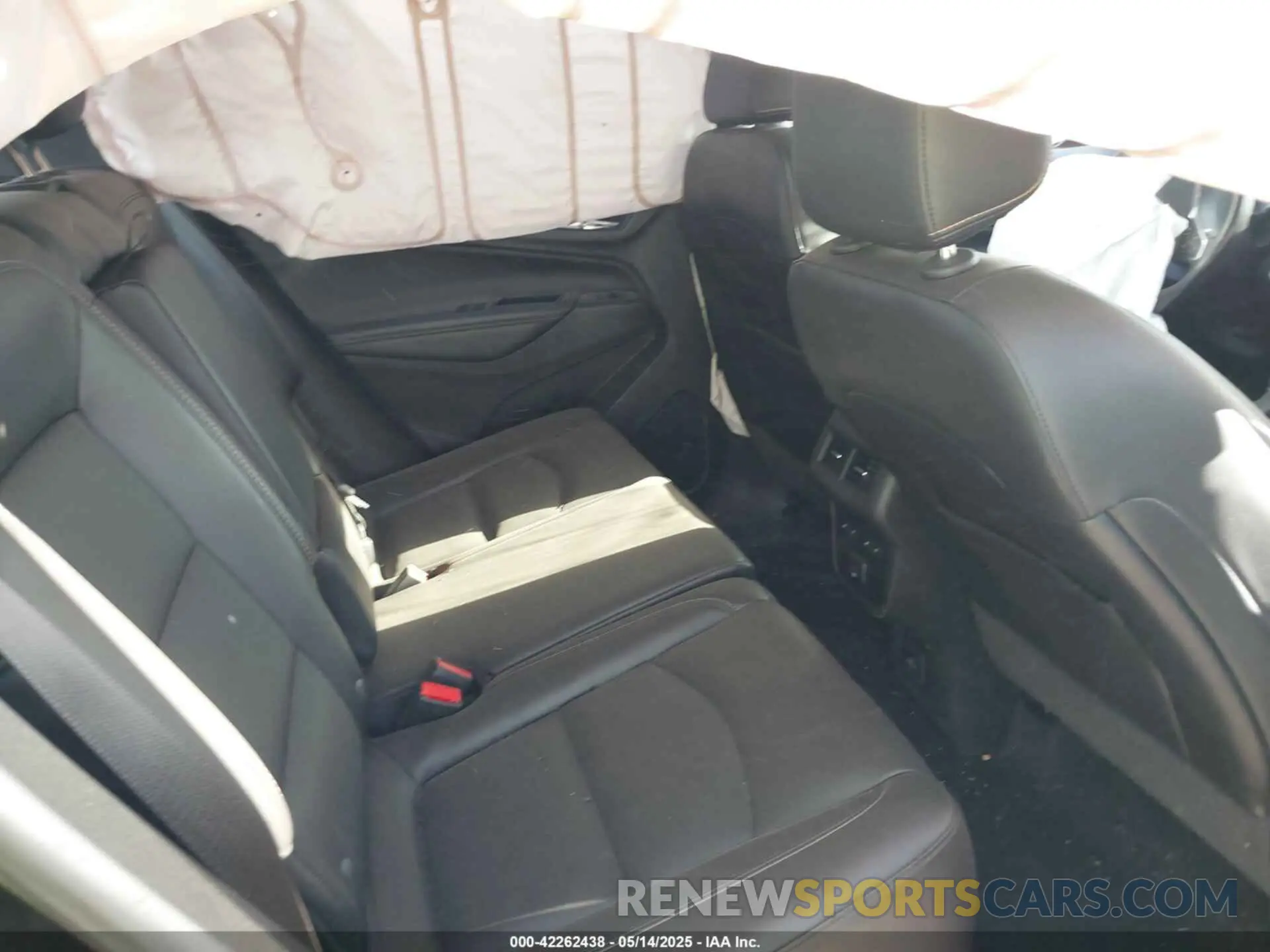8 Photograph of a damaged car 2GNAXXEV5L6245196 CHEVROLET EQUINOX 2020