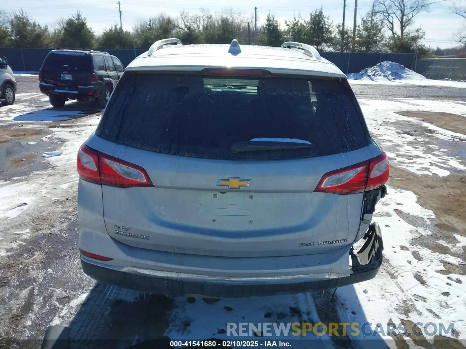 17 Photograph of a damaged car 2GNAXXEV7L6162109 CHEVROLET EQUINOX 2020
