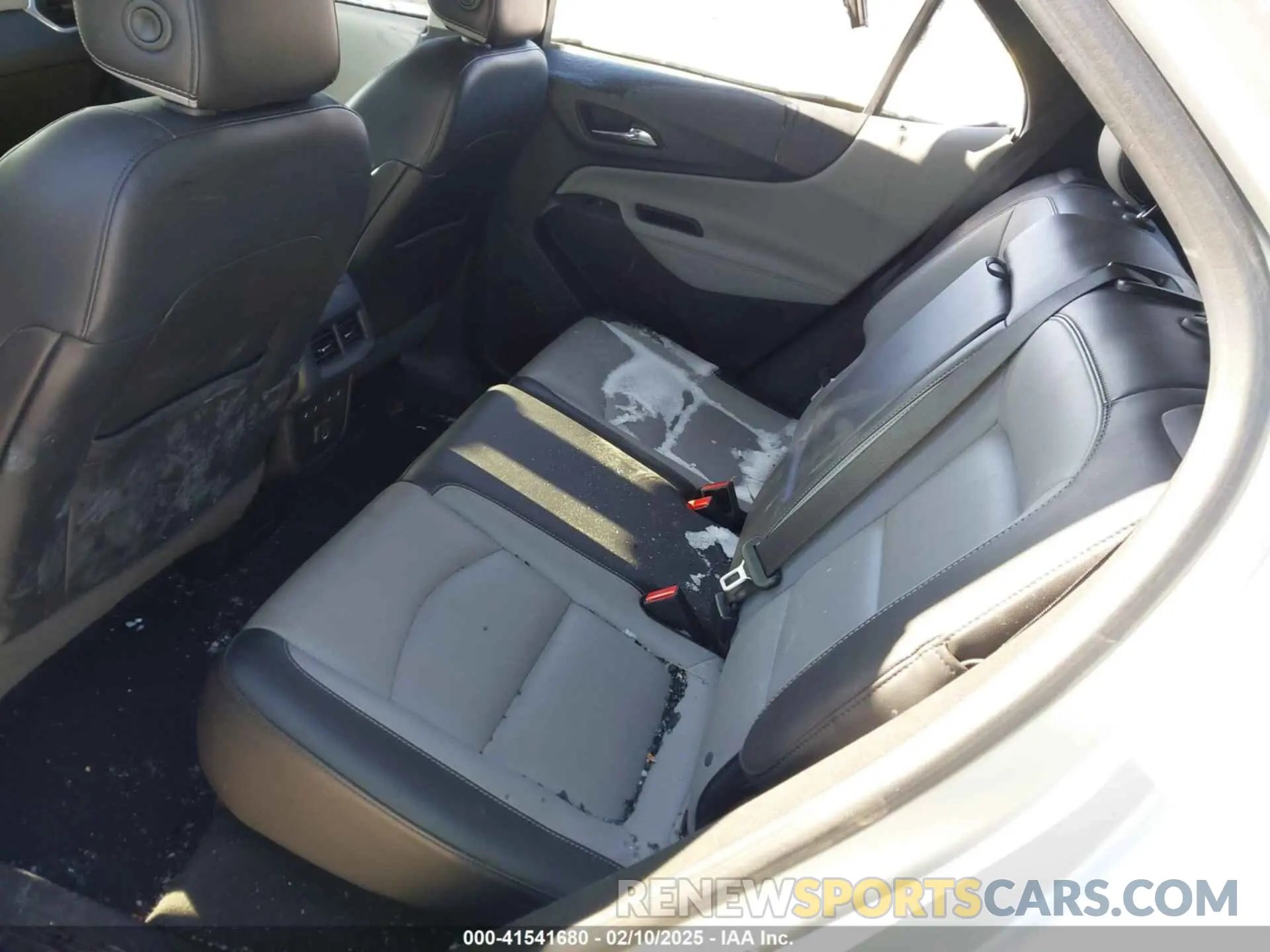 8 Photograph of a damaged car 2GNAXXEV7L6162109 CHEVROLET EQUINOX 2020