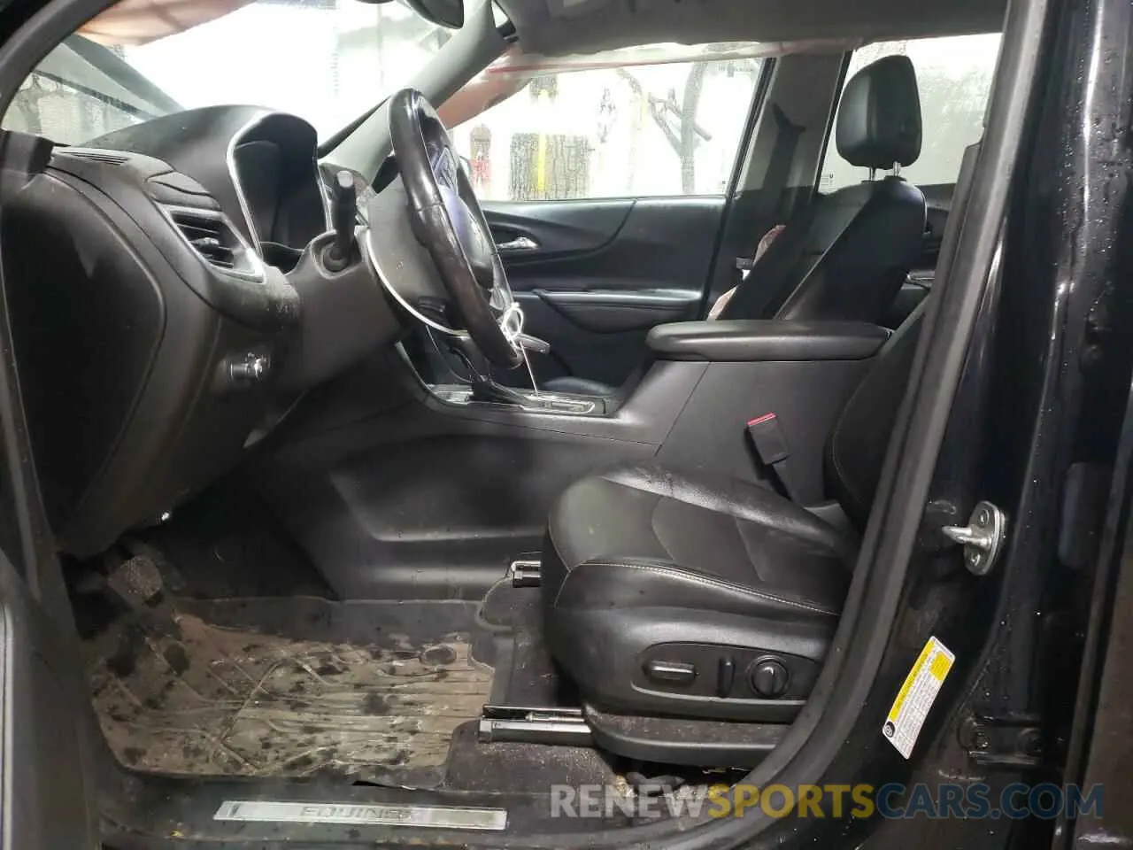 7 Photograph of a damaged car 2GNAXXEV8L6111962 CHEVROLET EQUINOX 2020