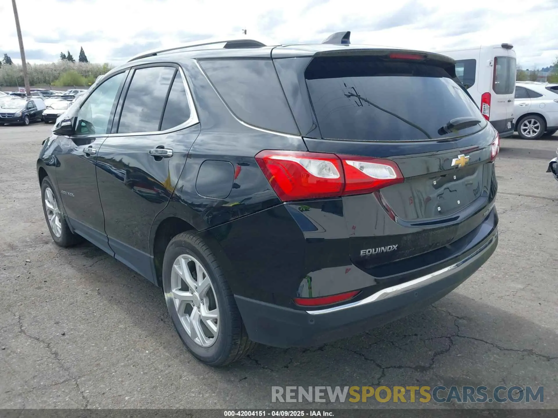 3 Photograph of a damaged car 2GNAXXEV8L6198911 CHEVROLET EQUINOX 2020