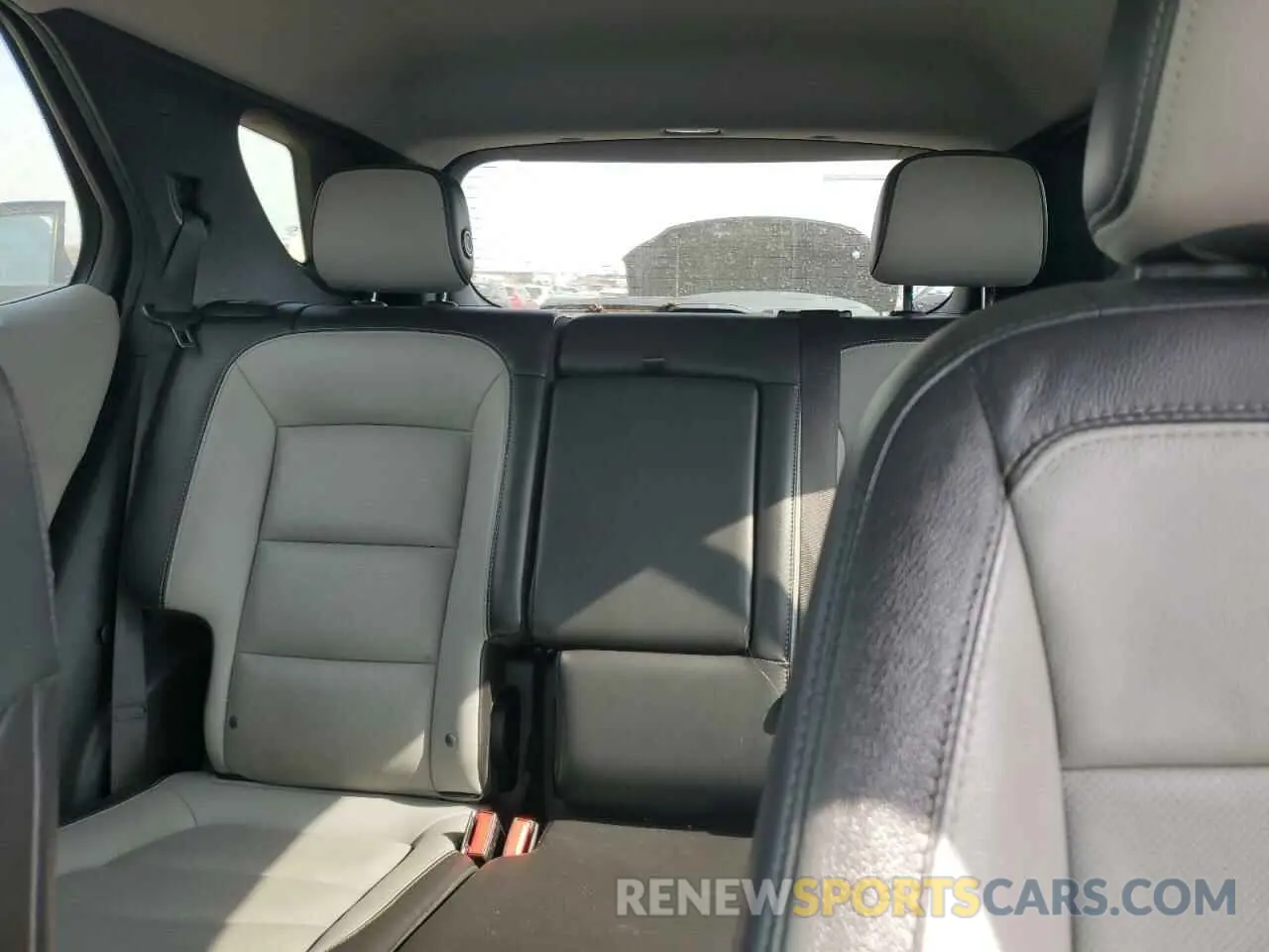 10 Photograph of a damaged car 2GNAXXEVXL6212081 CHEVROLET EQUINOX 2020