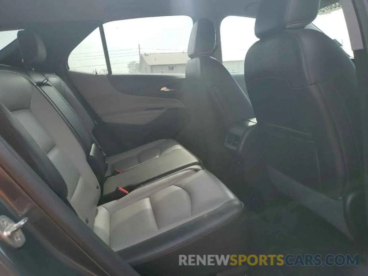 11 Photograph of a damaged car 2GNAXXEVXL6212081 CHEVROLET EQUINOX 2020