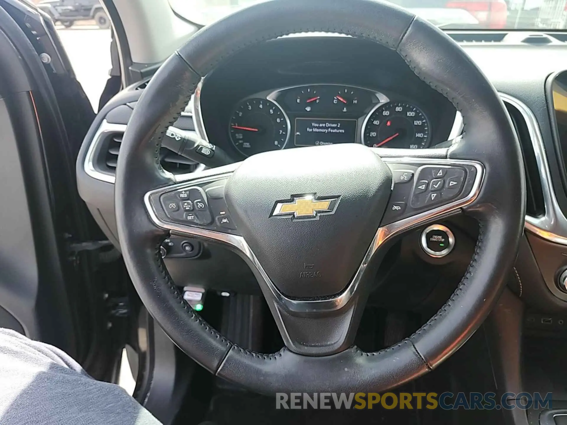 33 Photograph of a damaged car 2GNAXXEVXL6215532 CHEVROLET EQUINOX 2020