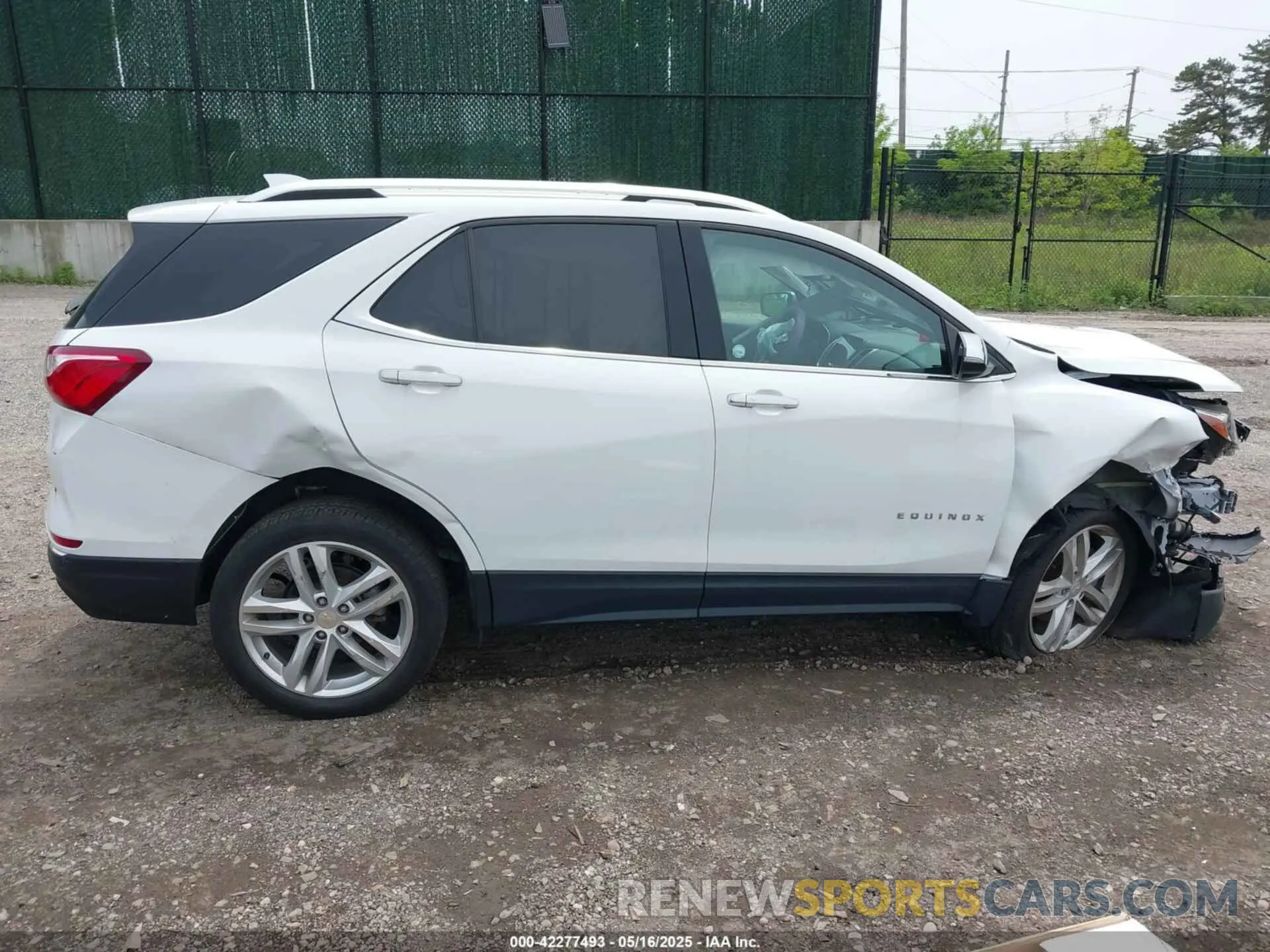 12 Photograph of a damaged car 2GNAXYEX0L6228717 CHEVROLET EQUINOX 2020
