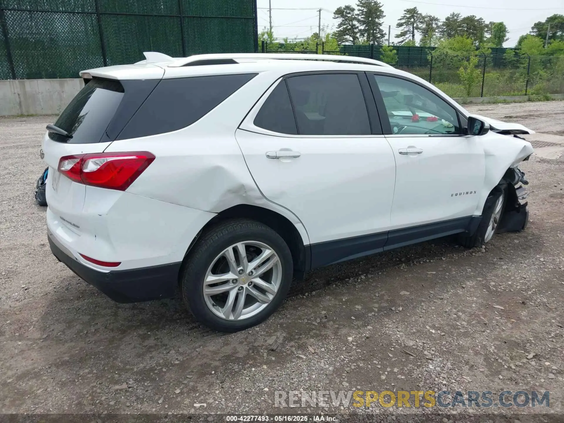 4 Photograph of a damaged car 2GNAXYEX0L6228717 CHEVROLET EQUINOX 2020