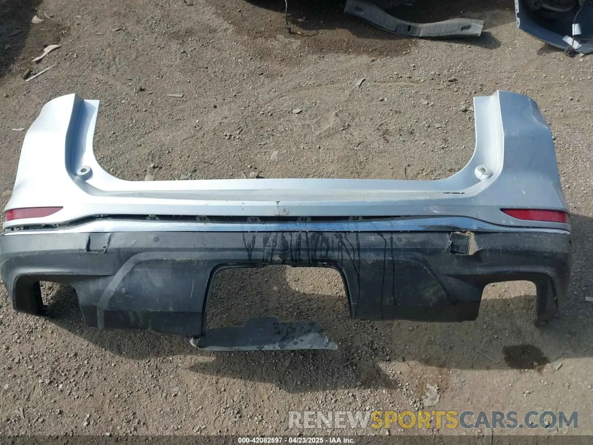 18 Photograph of a damaged car 2GNAXYEX1L6221209 CHEVROLET EQUINOX 2020